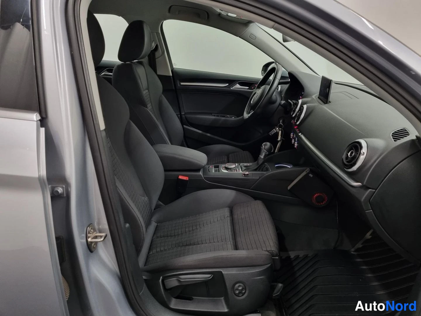 Hopea Audi A3 2016, ohjaamo, kuva 9