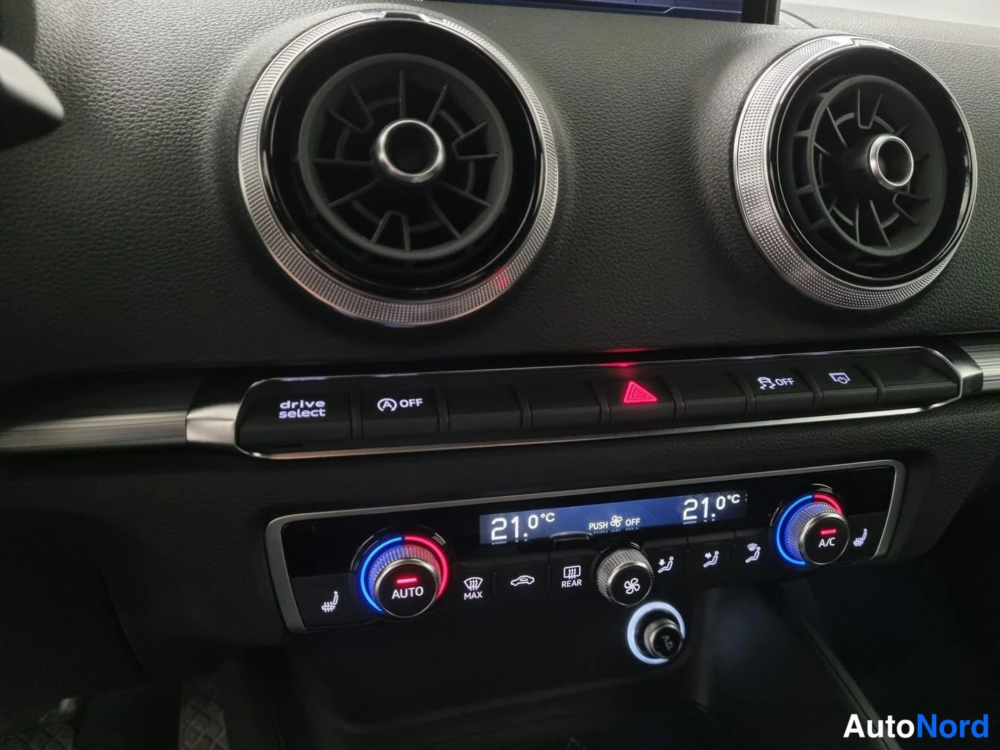 Musta Audi A3 Sportback 2018, yksityiskohta, kuva 17