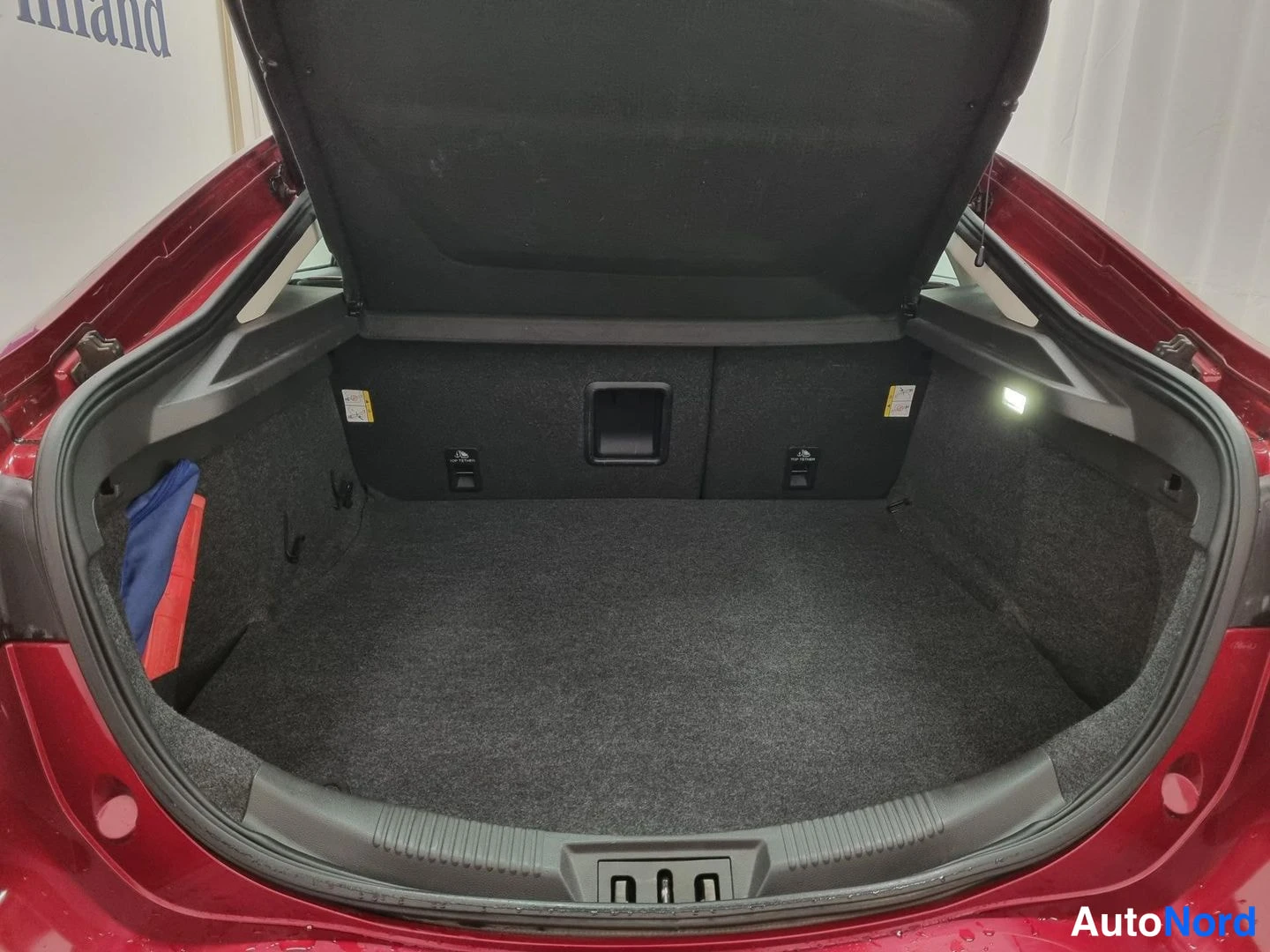 Punainen Ford Mondeo 2015, tavaratila, kuva 15
