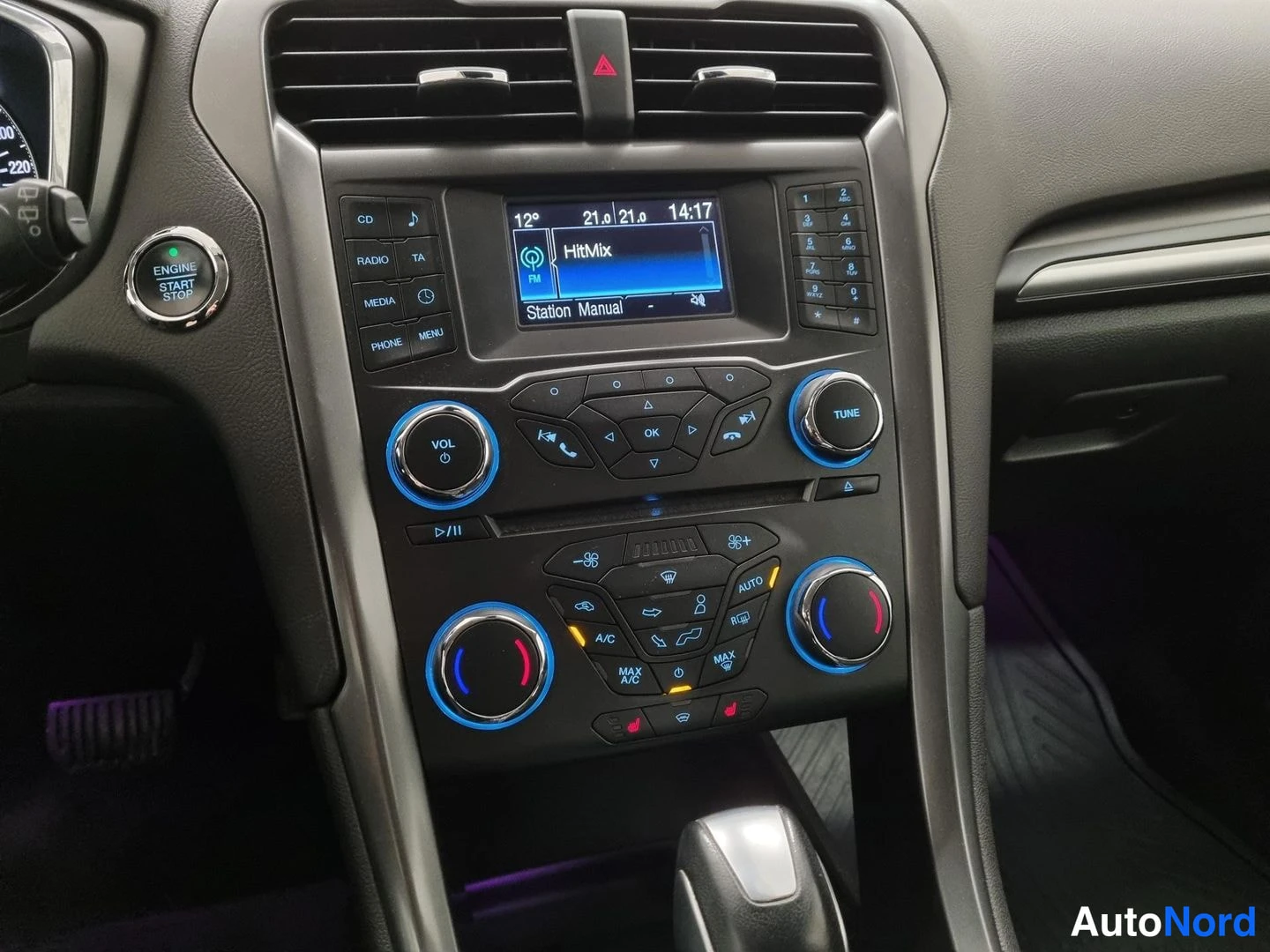 Punainen Ford Mondeo 2015, yksityiskohta, kuva 16
