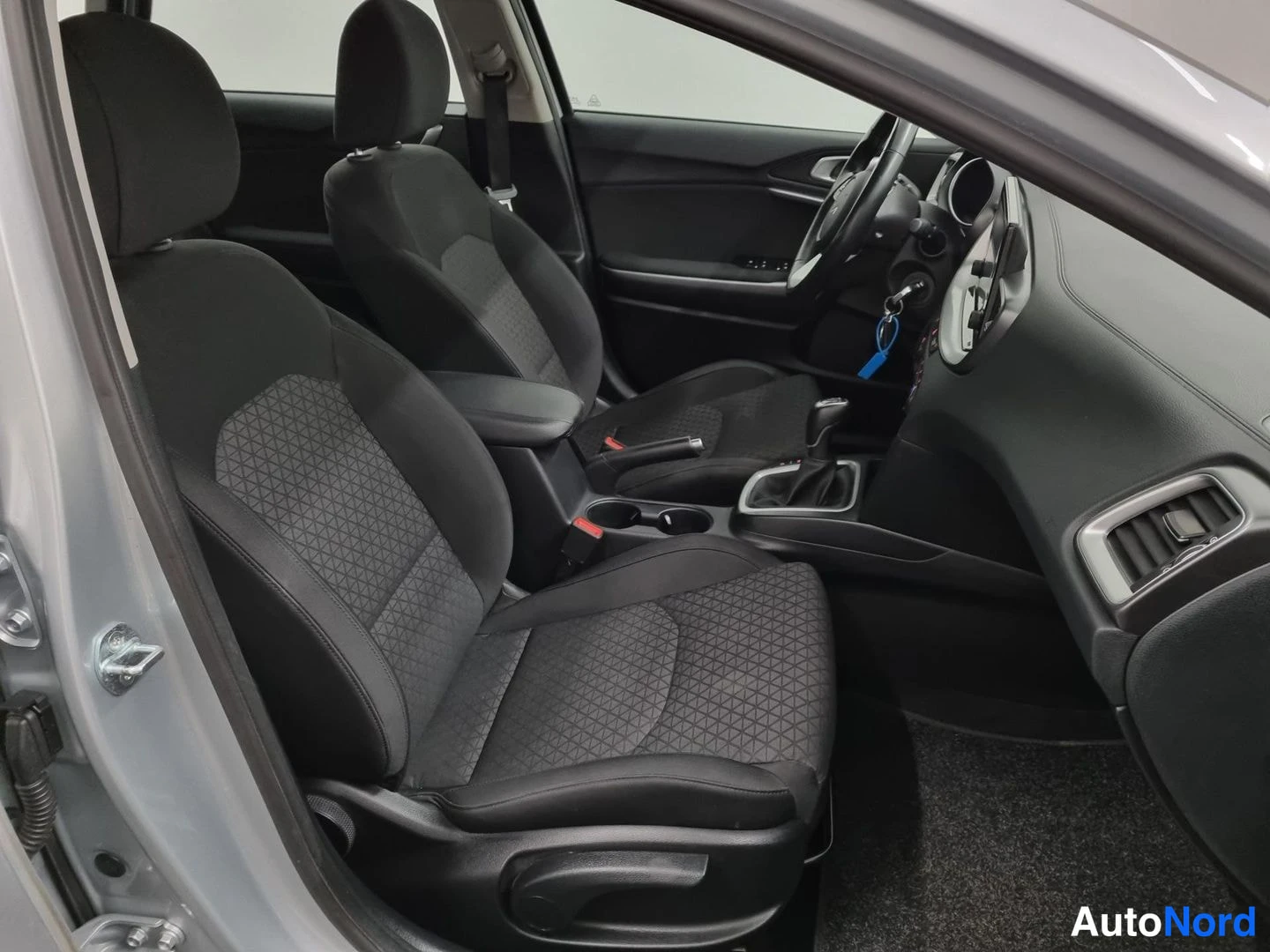 Hopea Kia Ceed 2022, etuistuimet, kuva 11