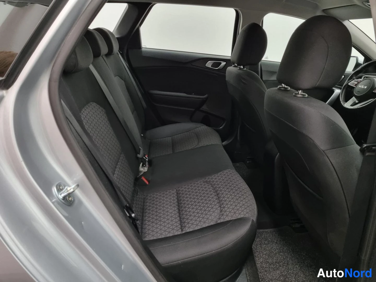 Hopea Kia Ceed 2022, takaistuimet, kuva 12
