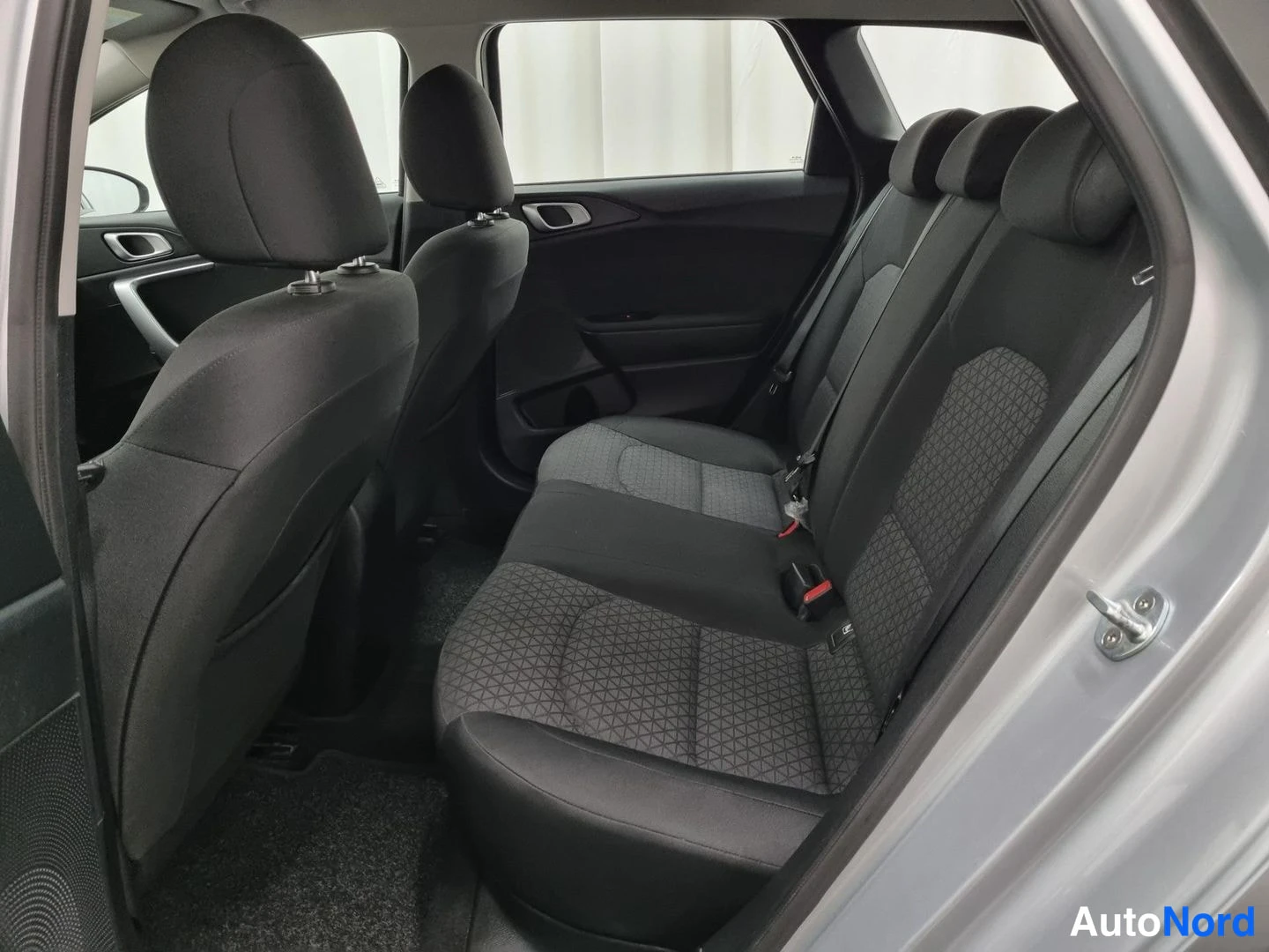 Hopea Kia Ceed 2022, takaistuimet, kuva 13
