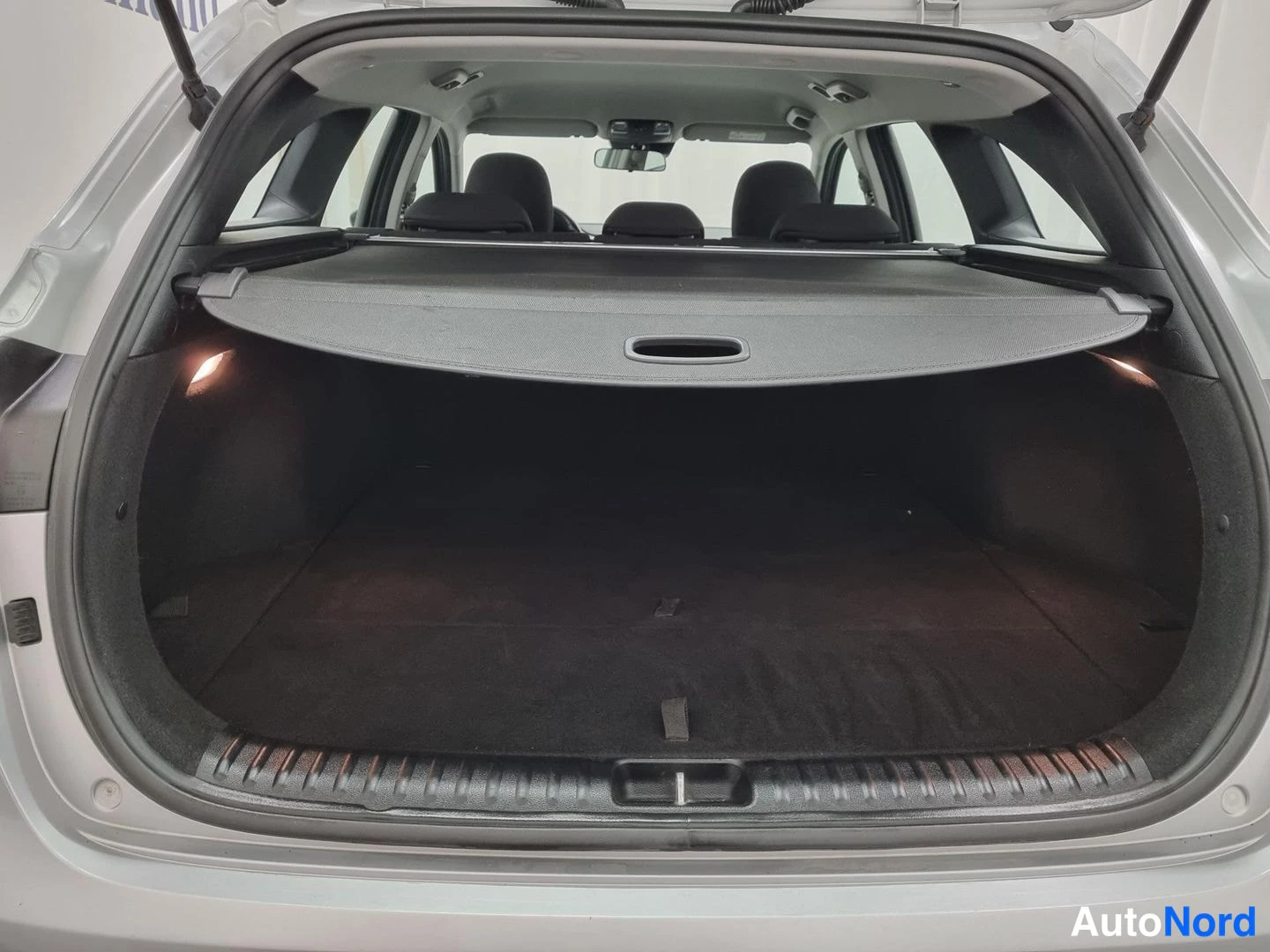 Hopea Kia Ceed 2022, tavaratila, kuva 14
