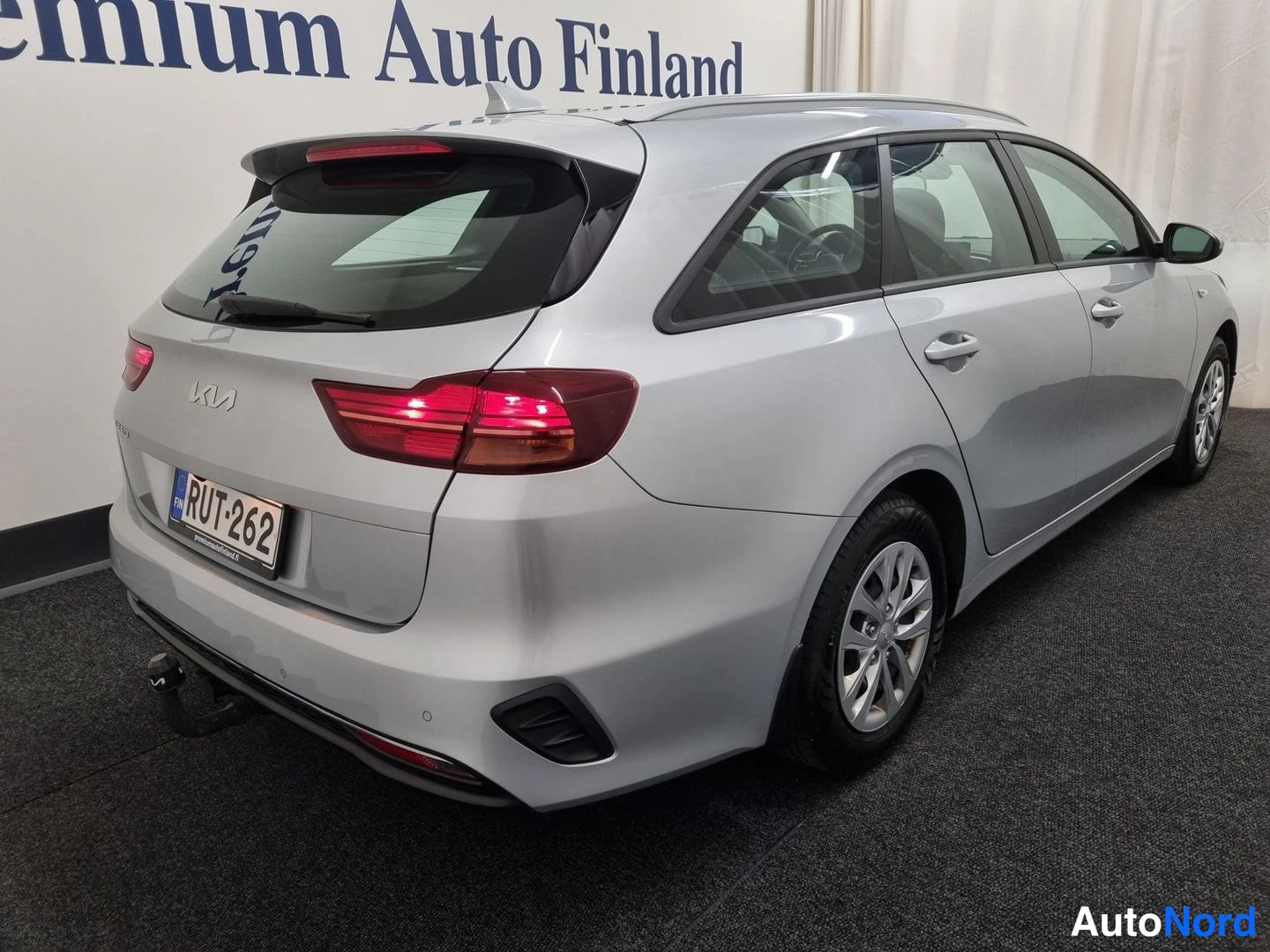 Hopea Kia Ceed 2022, takaviisto, kuva 3