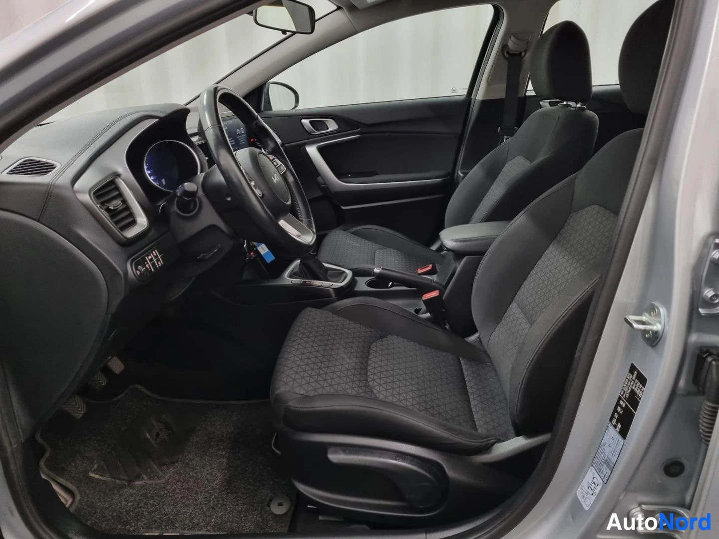 Hopea Kia Ceed 2022, etuistuimet, kuva 8