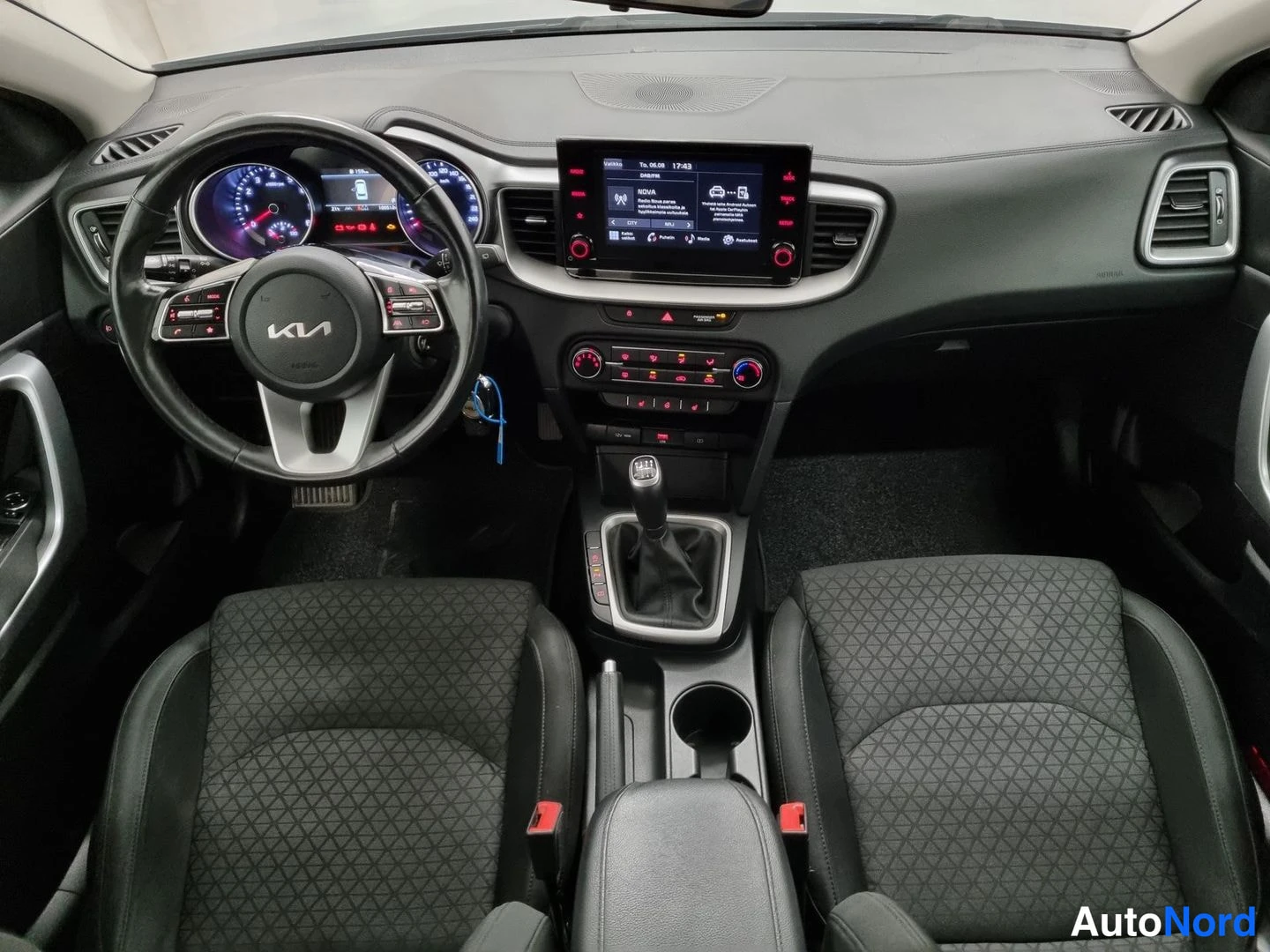 Hopea Kia Ceed 2022, ohjaamo, kuva 6
