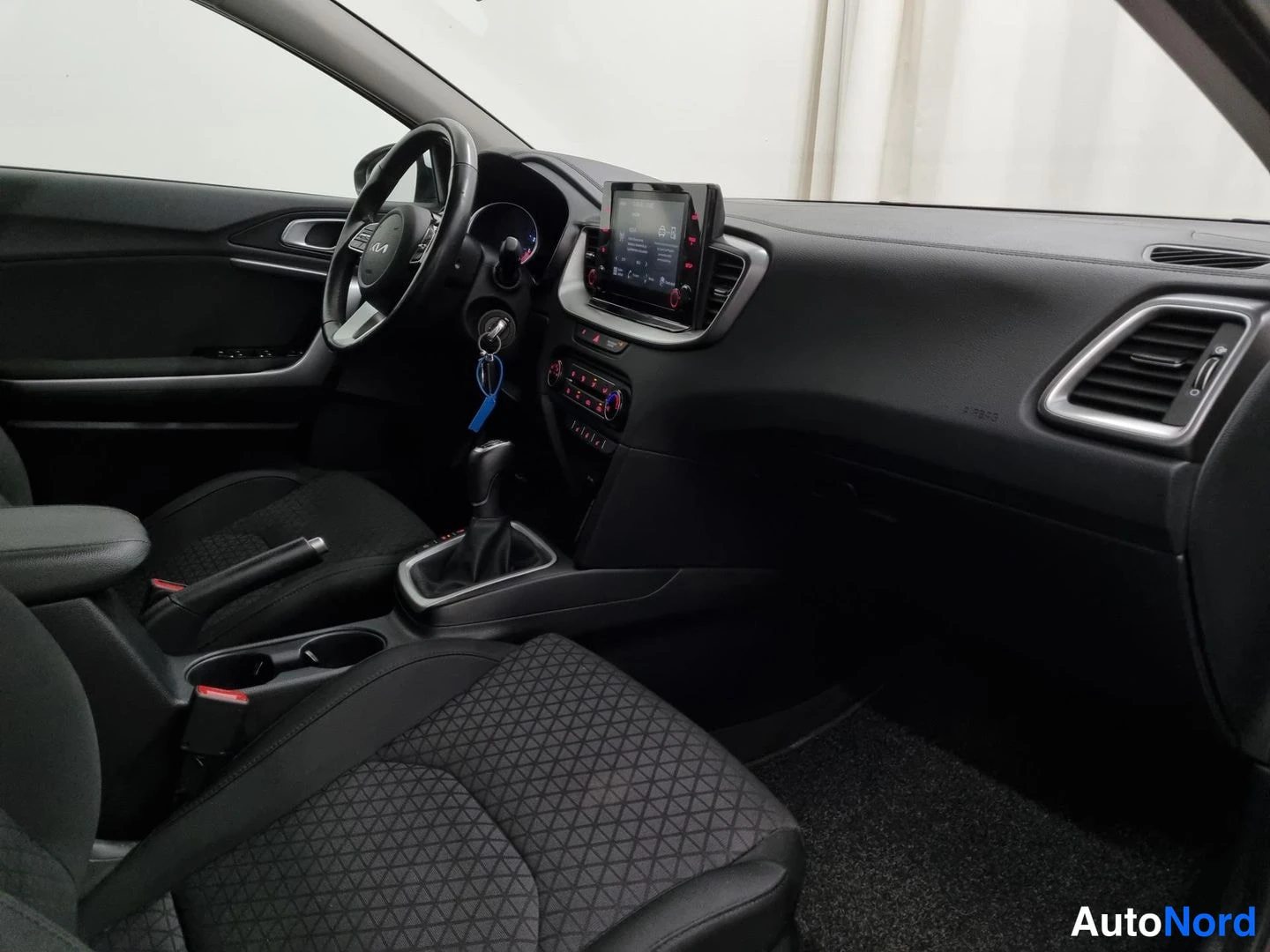 Hopea Kia Ceed 2022, ohjaamo, kuva 7