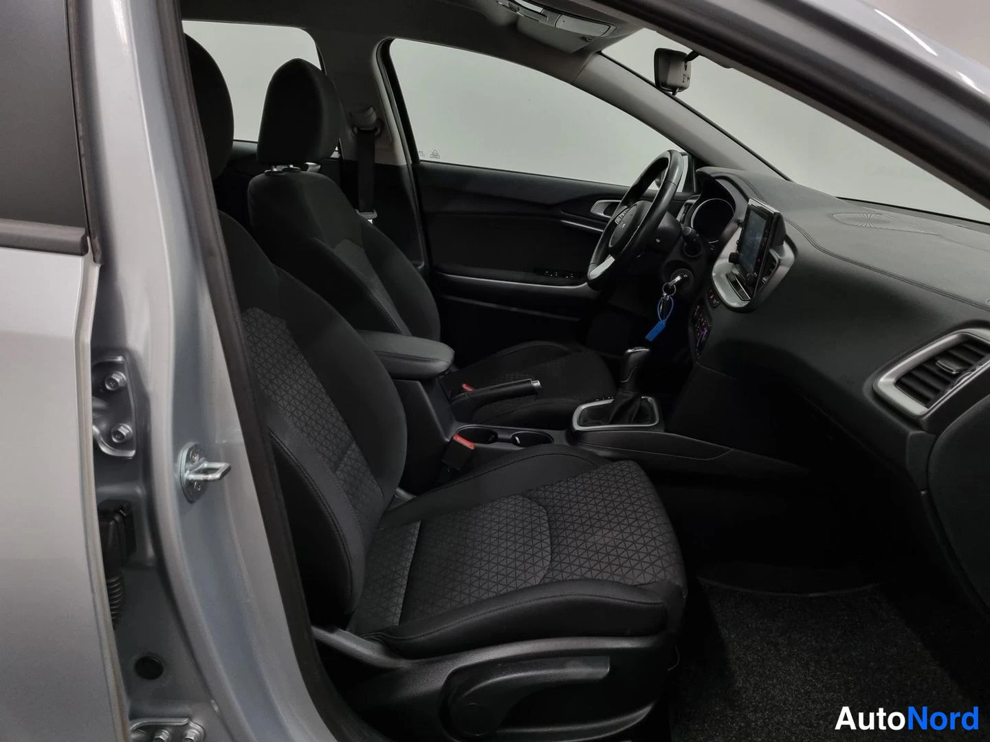 Hopea Kia Ceed 2022, etuistuimet, kuva 10