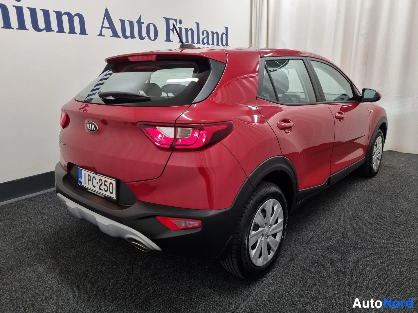 Punainen Kia Stonic 2021, takaviisto, kuva 3