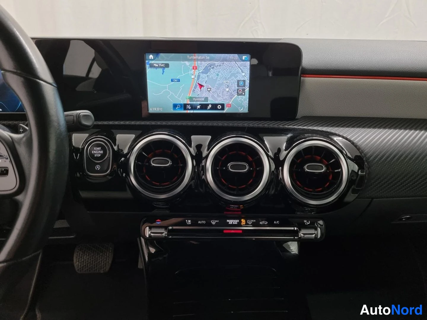 Harmaa Mercedes-Benz A 200 2019, ohjaamo, kuva 8