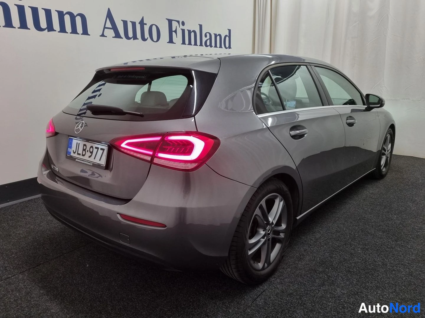 Harmaa Mercedes-Benz A 200 2019, takaviisto, kuva 3
