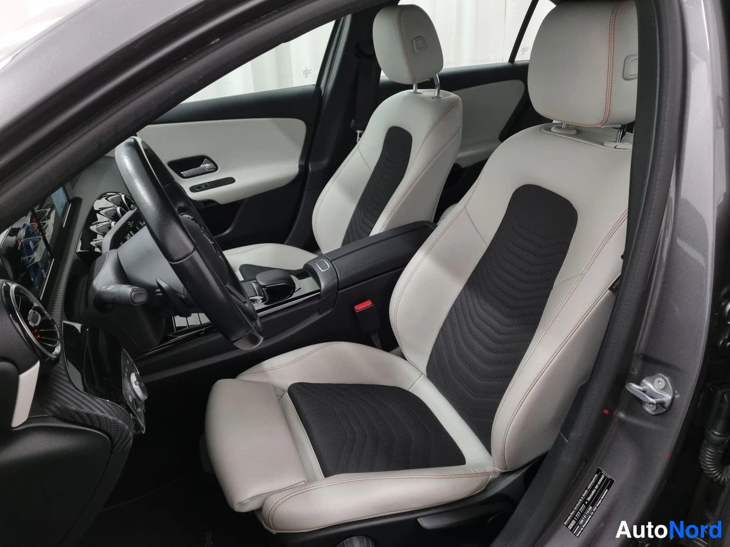 Harmaa Mercedes-Benz A 200 2019, etuistuimet, kuva 10
