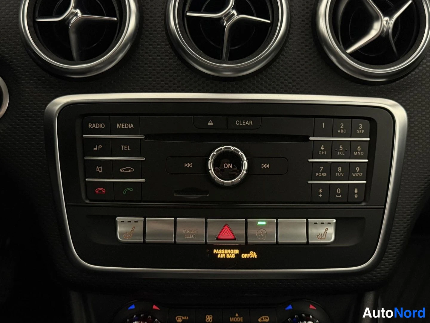 Valkoinen Mercedes-Benz A 180 2017, yksityiskohta, kuva 14