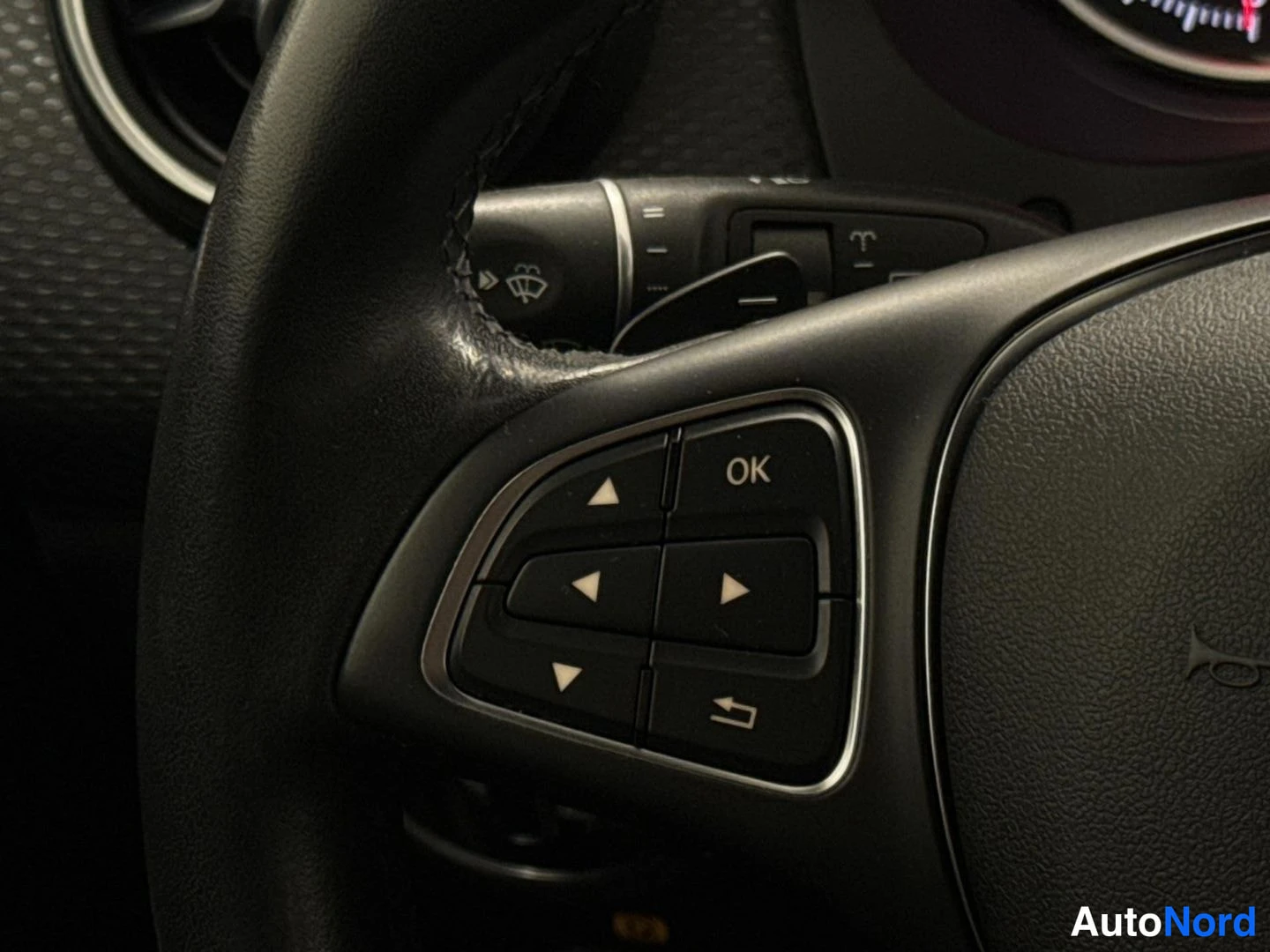 Valkoinen Mercedes-Benz A 180 2017, yksityiskohta, kuva 17