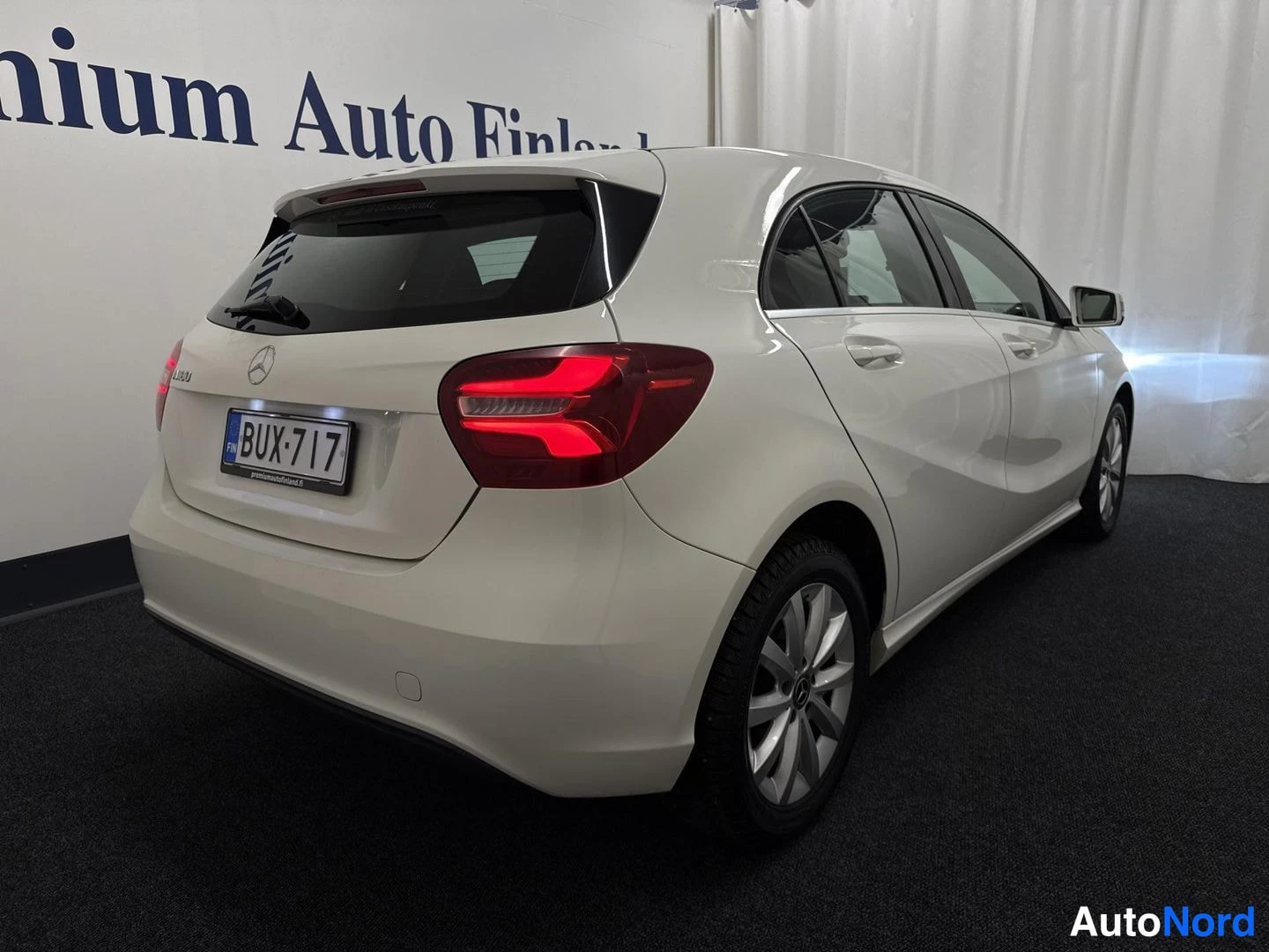 Valkoinen Mercedes-Benz A 180 2017, takaviisto, kuva 4