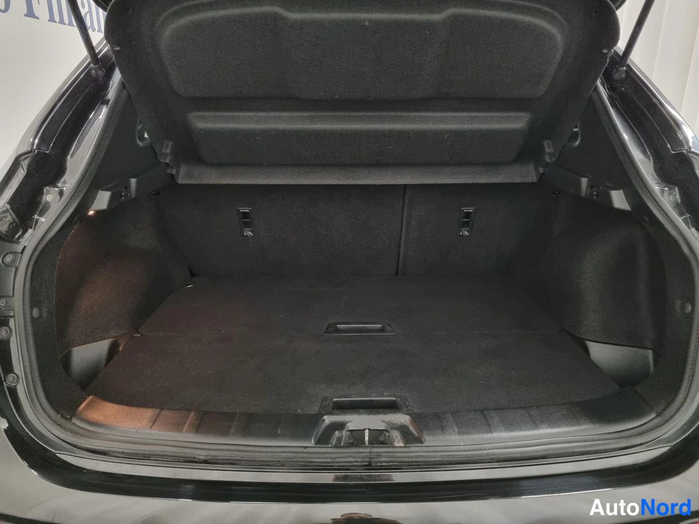 Musta Nissan Qashqai 2019, tavaratila, kuva 14