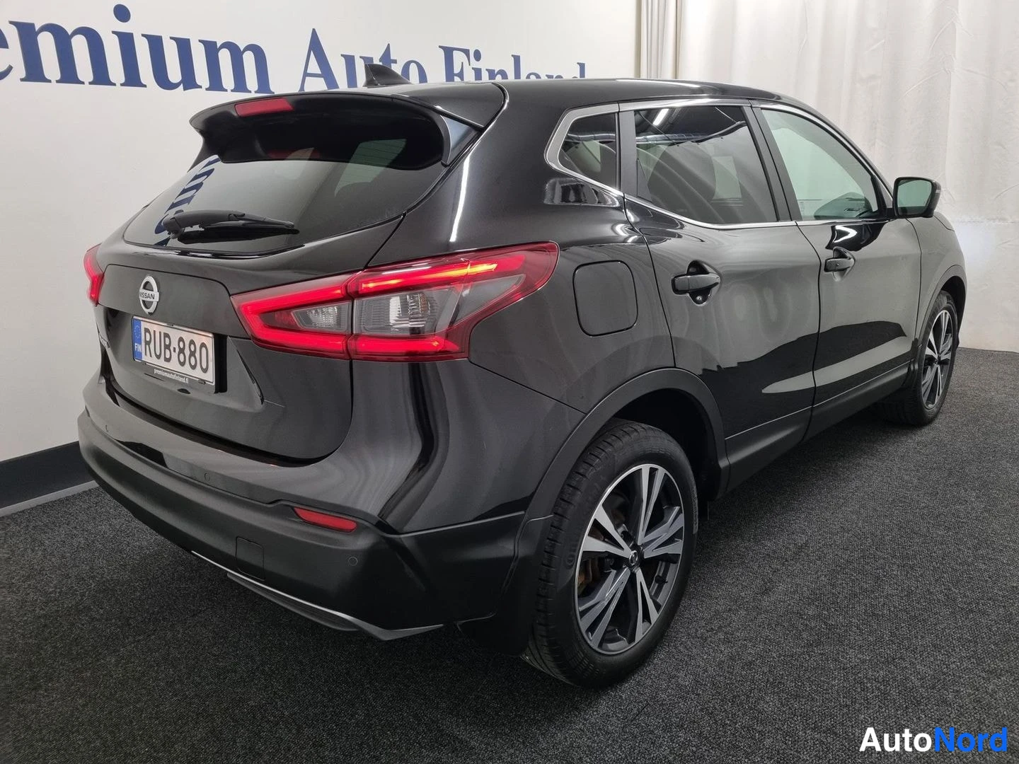 Musta Nissan Qashqai 2019, takaviisto, kuva 3