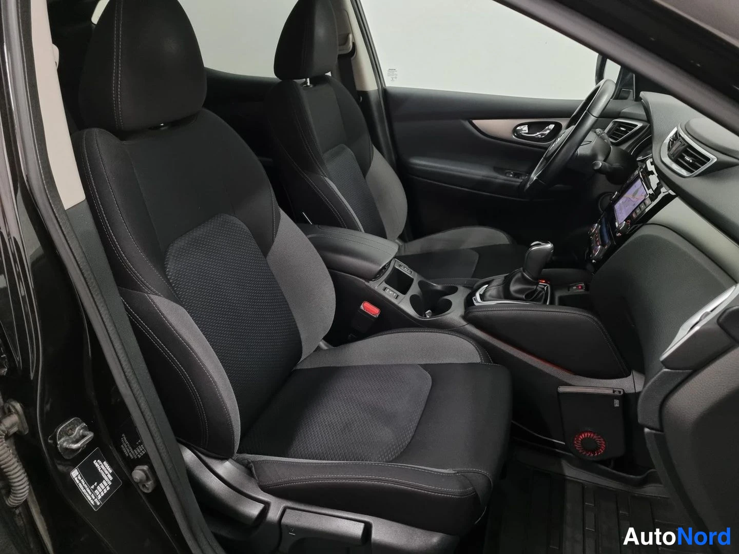 Musta Nissan Qashqai 2019, etuistuimet, kuva 11