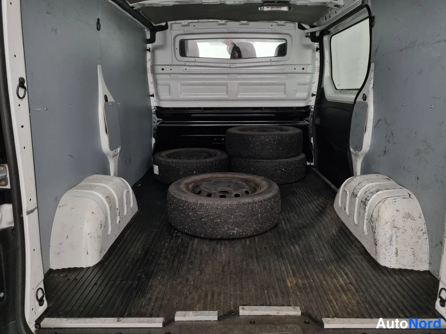 Valkoinen Renault Trafic 2020, tavaratila, kuva 10