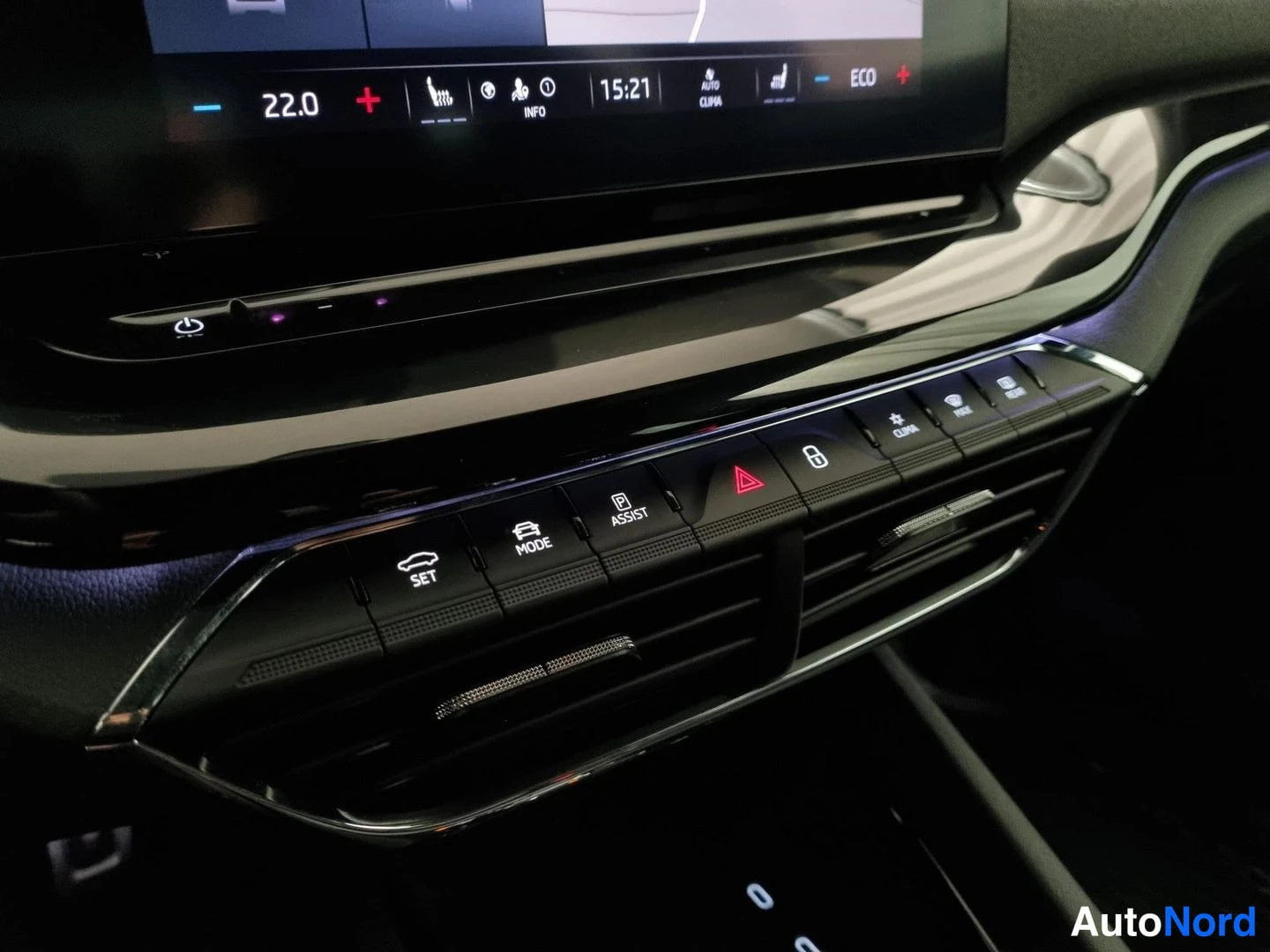 Sininen Skoda Octavia 2023, yksityiskohta, kuva 28