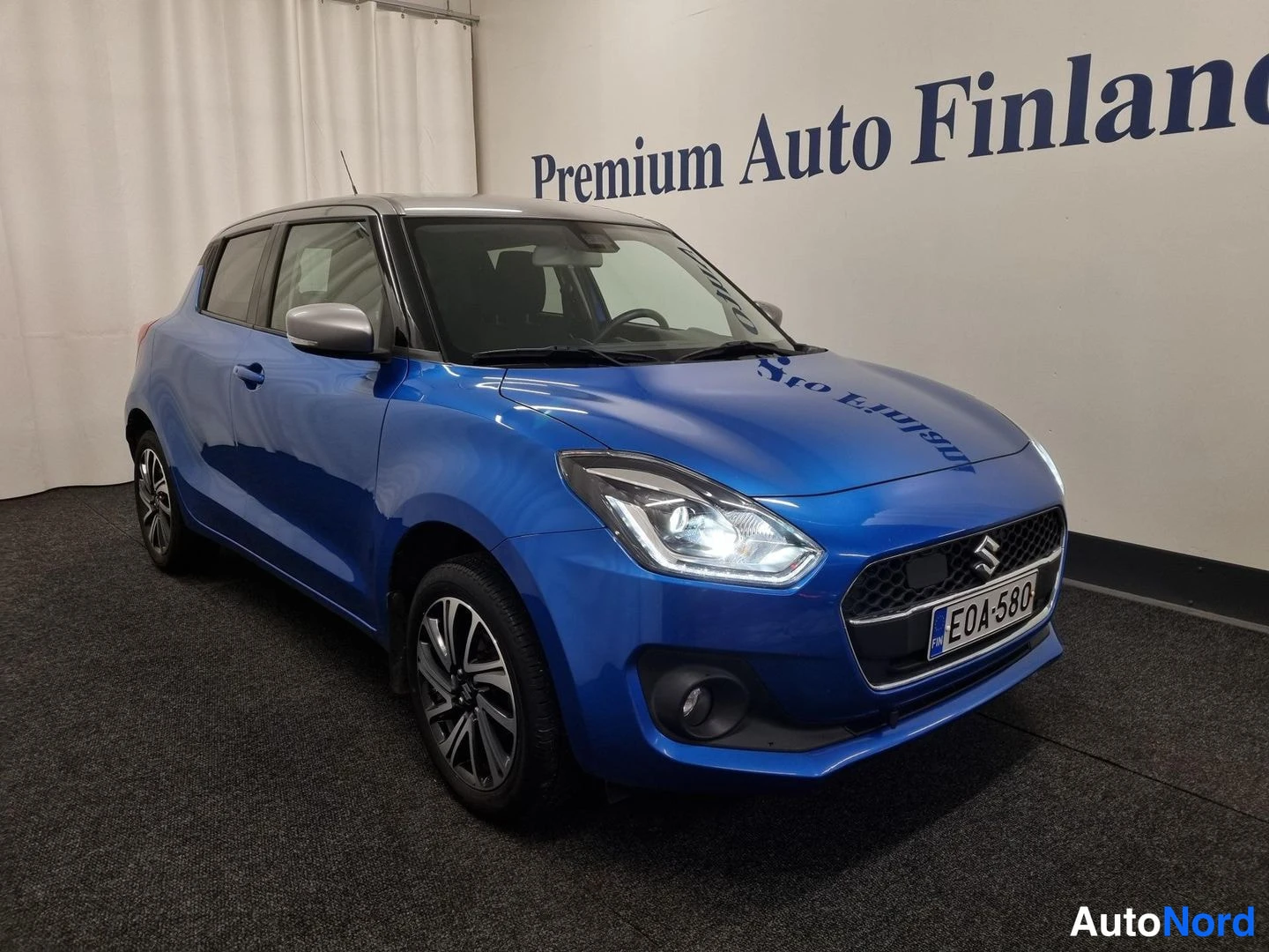 Sininen Suzuki Swift 2019, etuviisto, keula oikealle, kuva 2