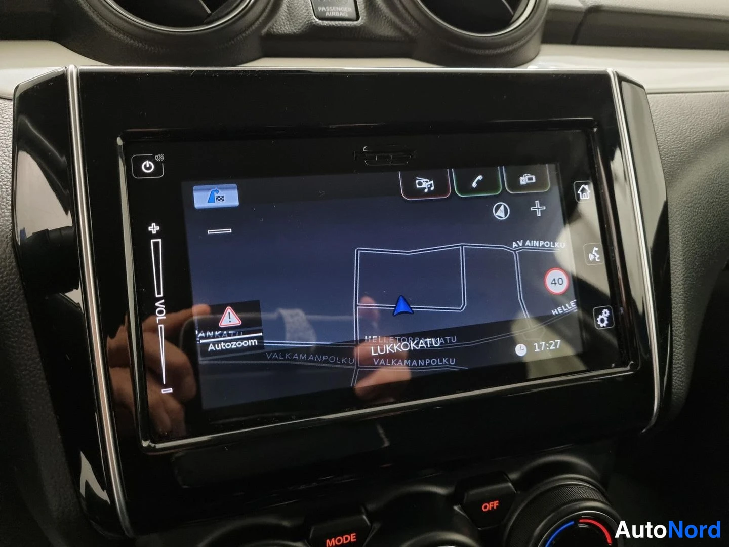 Sininen Suzuki Swift 2019, yksityiskohta, kuva 16