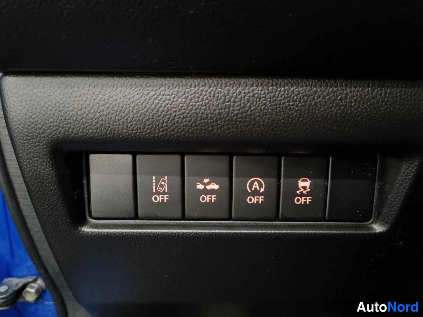 Sininen Suzuki Swift 2019, yksityiskohta, kuva 17