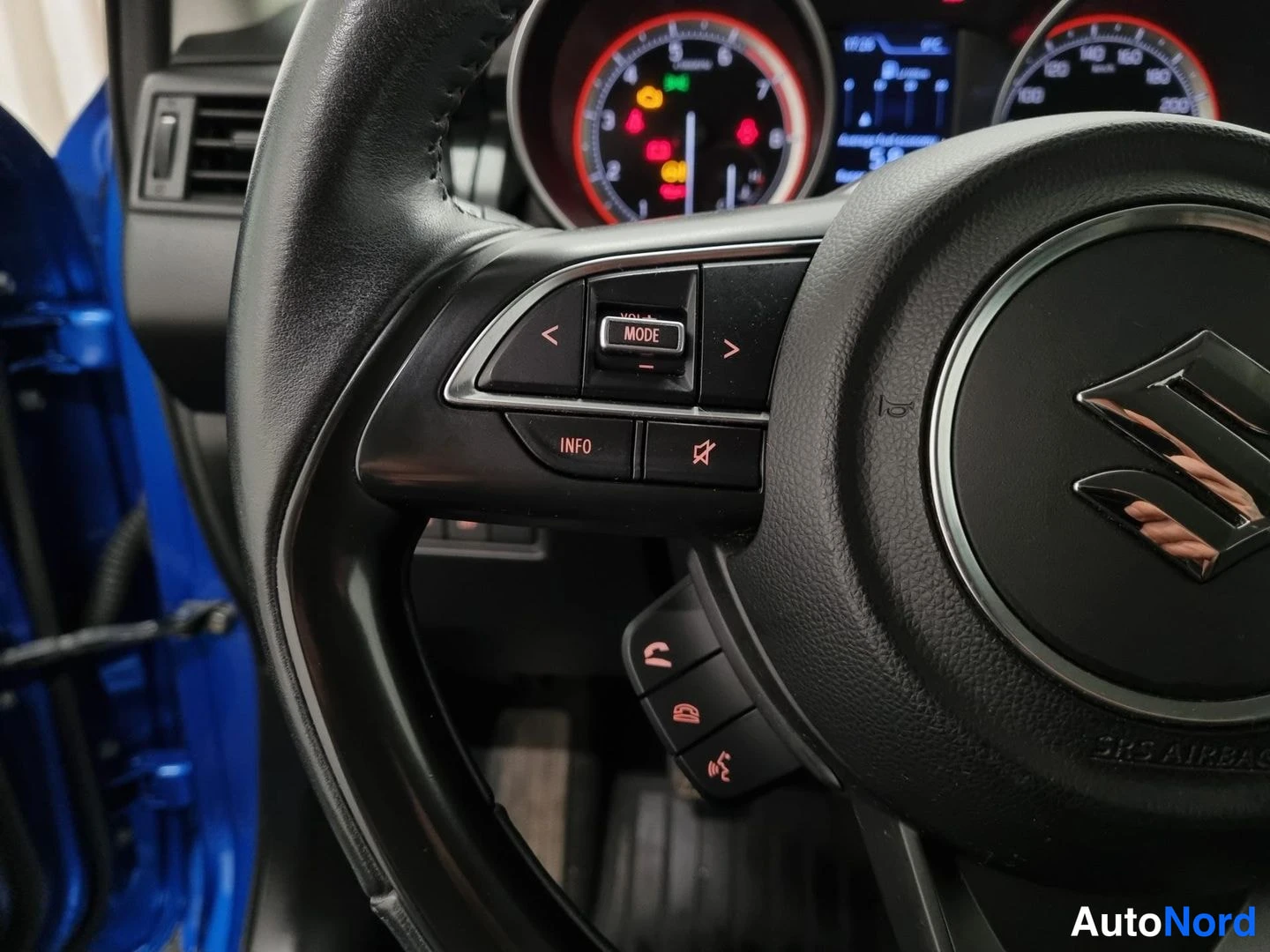 Sininen Suzuki Swift 2019, yksityiskohta, kuva 18