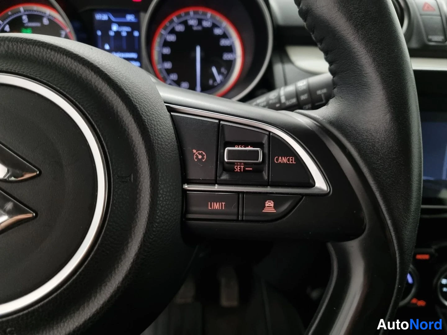Sininen Suzuki Swift 2019, yksityiskohta, kuva 19