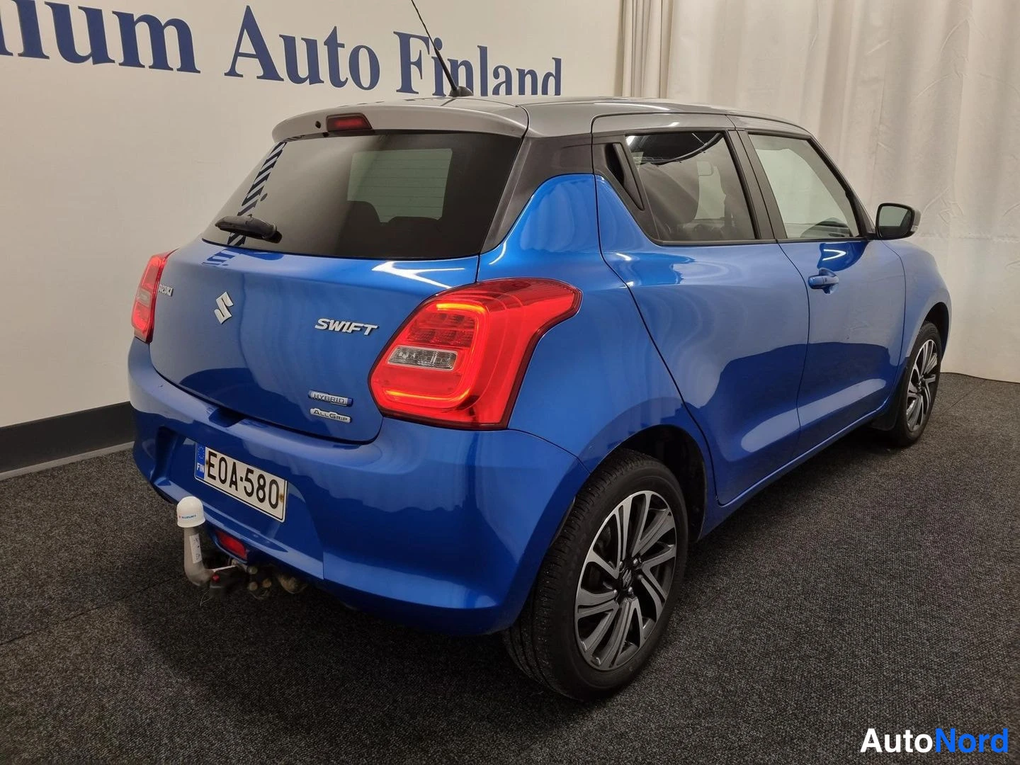 Sininen Suzuki Swift 2019, takaviisto, kuva 4