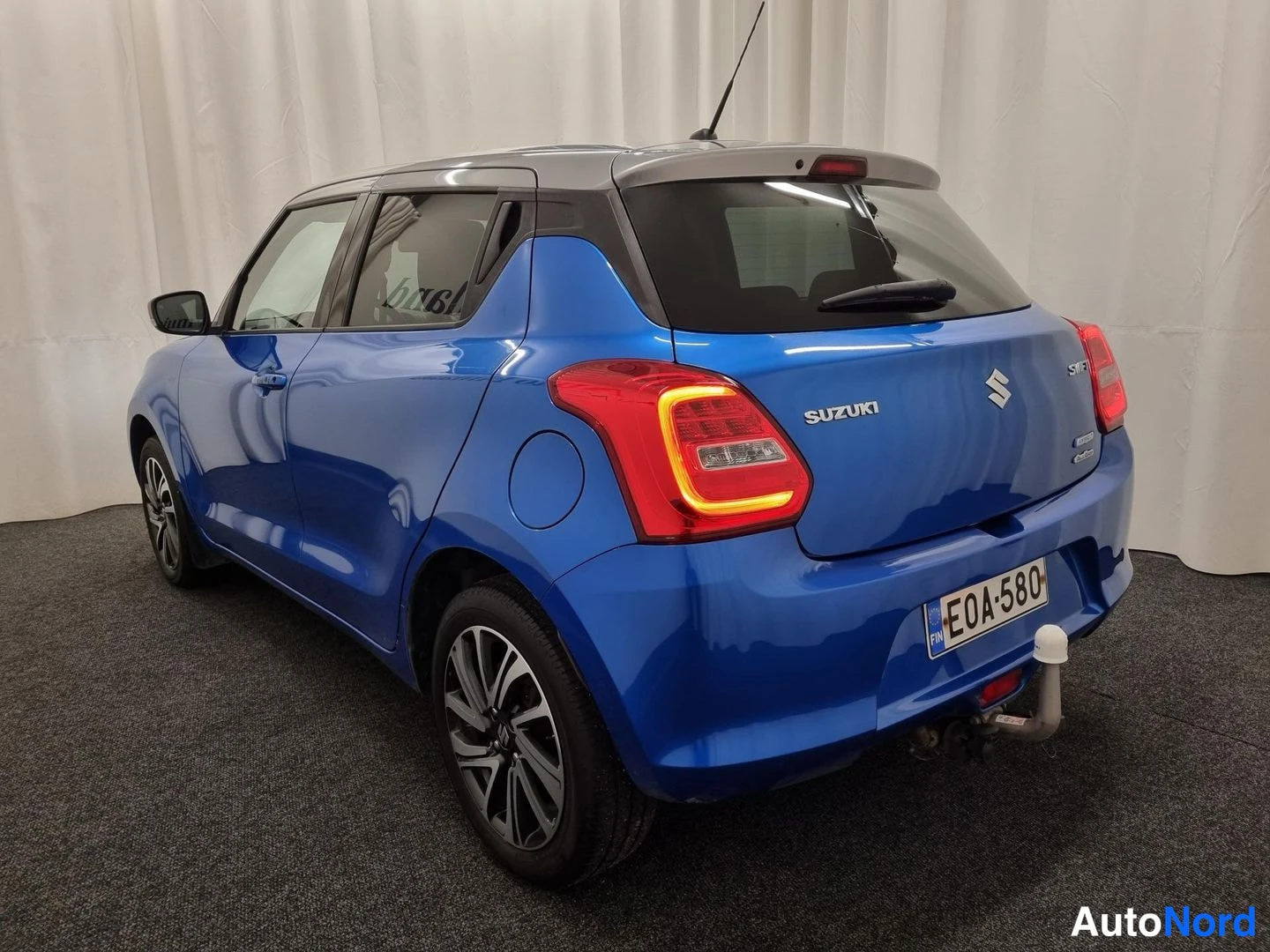 Sininen Suzuki Swift 2019, takaviisto, kuva 3