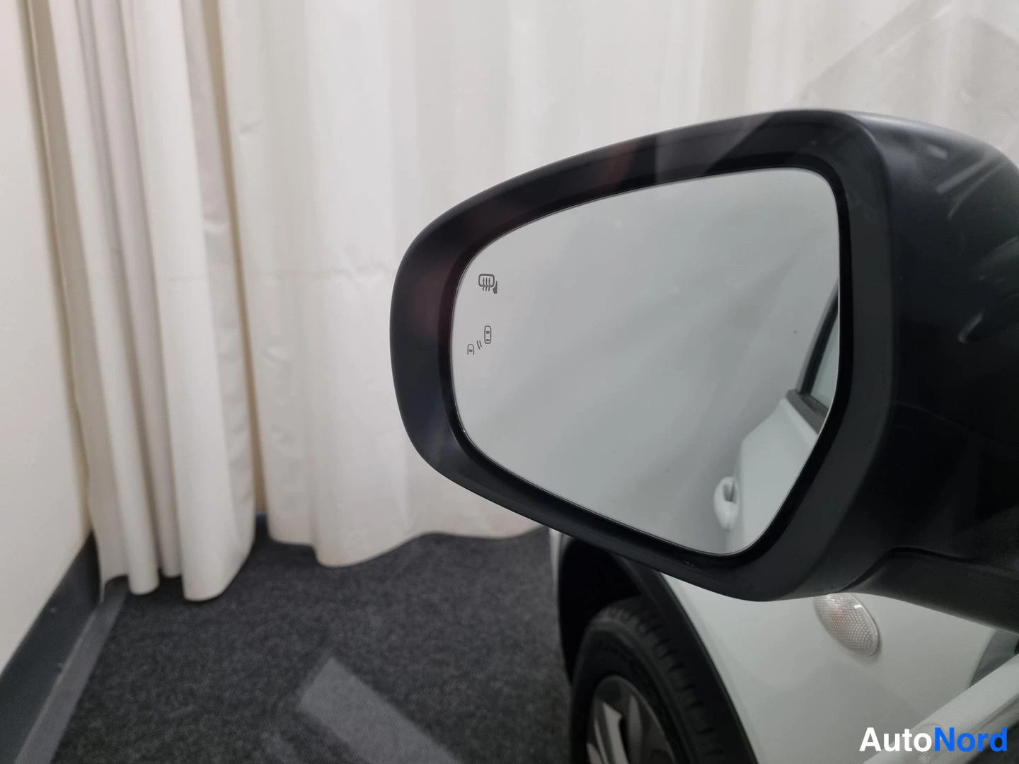 Valkoinen Suzuki Vitara 2021, yksityiskohta, kuva 17