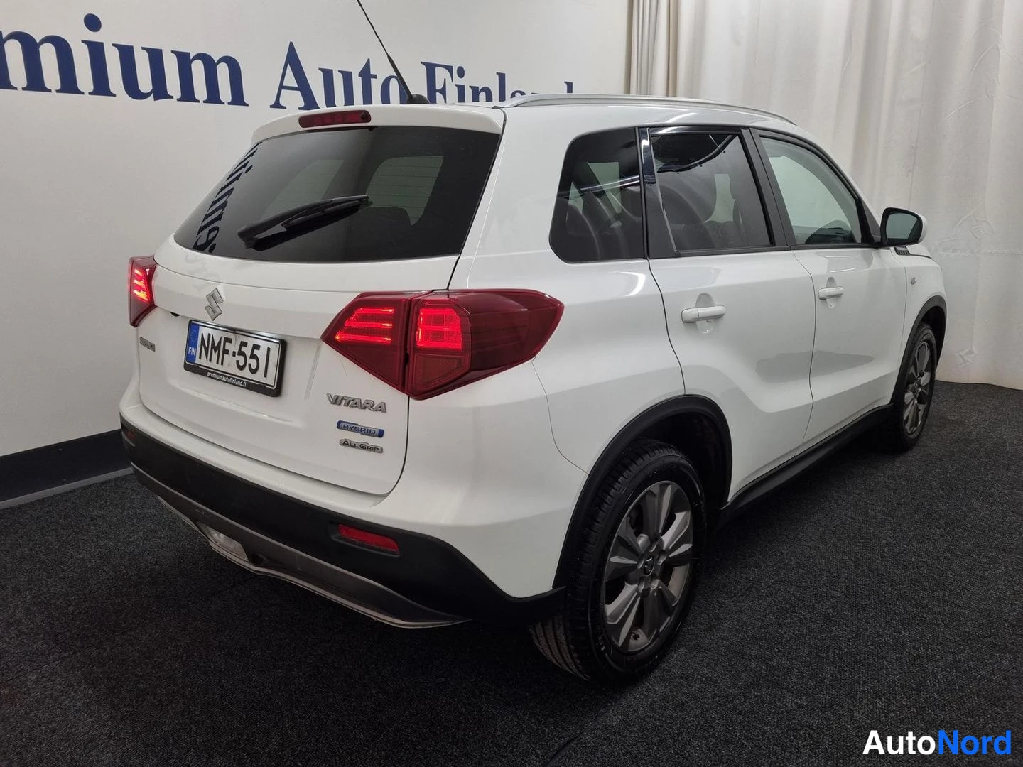 Valkoinen Suzuki Vitara 2021, takaviisto, kuva 4