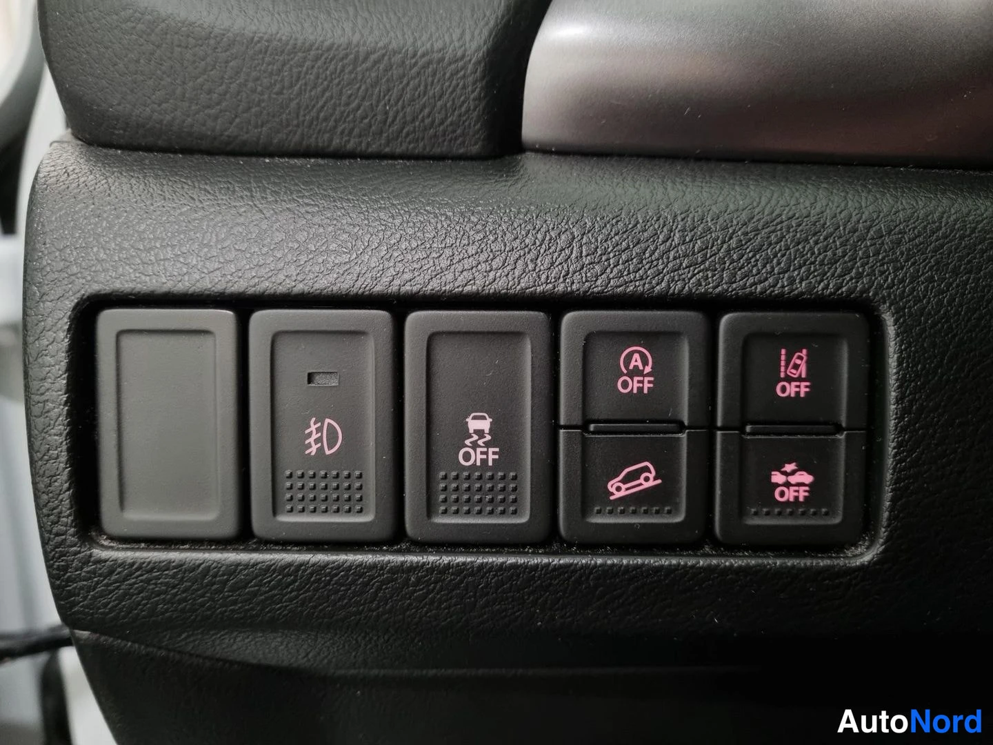 Valkoinen Suzuki Vitara 2021, yksityiskohta, kuva 16