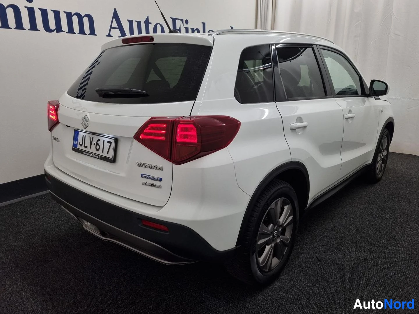 Valkoinen Suzuki Vitara 2021, takaviisto, kuva 3