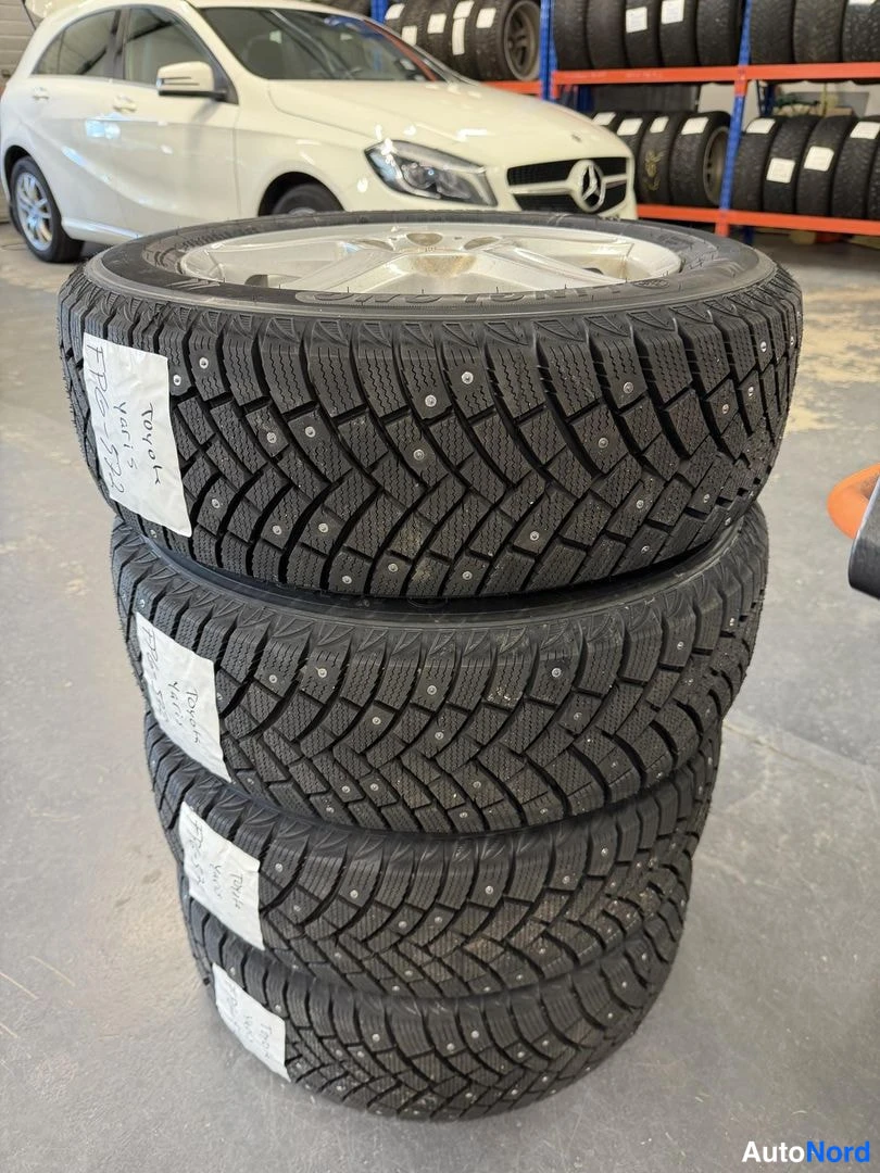 Valkoinen Toyota Yaris 2022, yksityiskohta, kuva 12