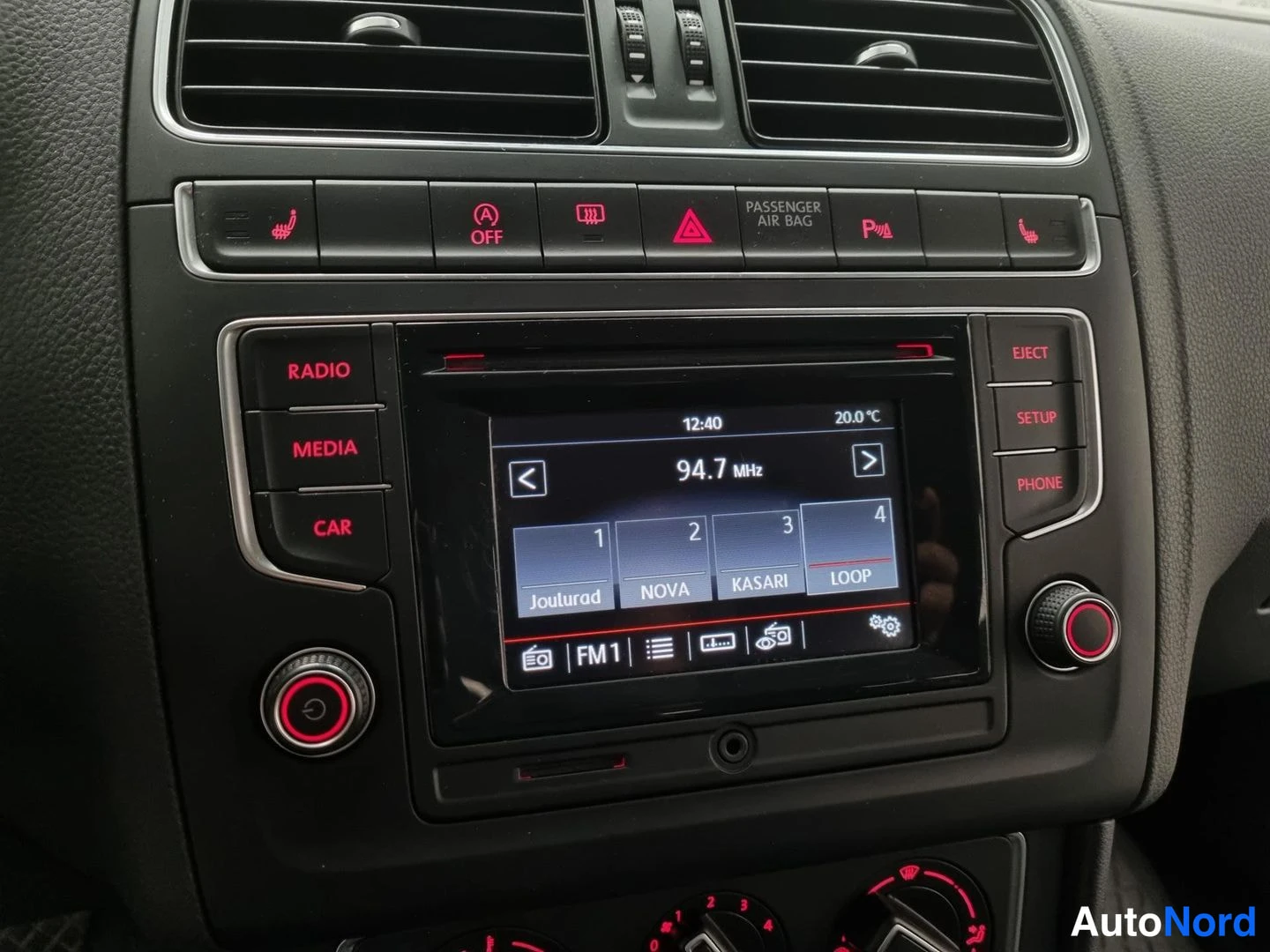 Sininen Volkswagen Polo 2015, yksityiskohta, kuva 15