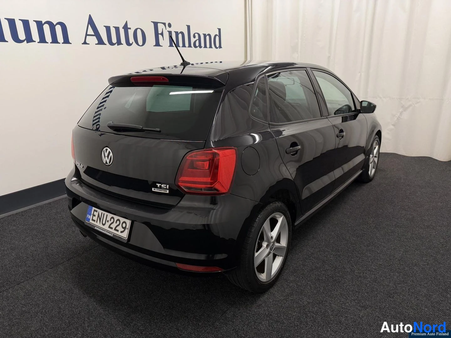 Musta Volkswagen Polo 2015, takaviisto, kuva 5