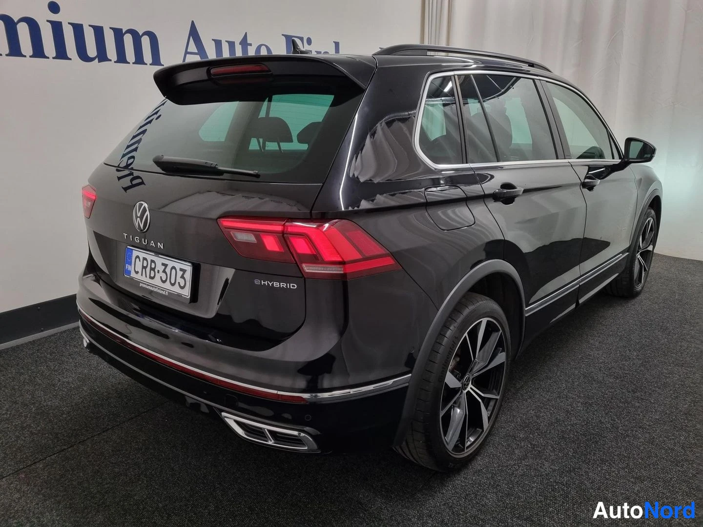 Musta Volkswagen Tiguan 2022, takaviisto, kuva 4