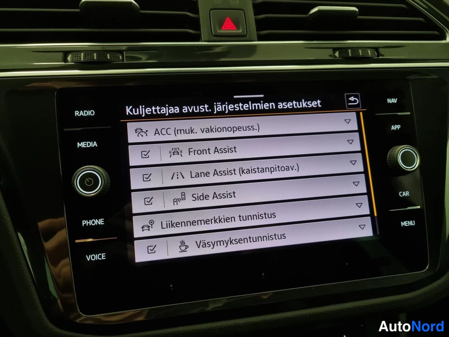 Musta Volkswagen Tiguan 2022, yksityiskohta, kuva 25