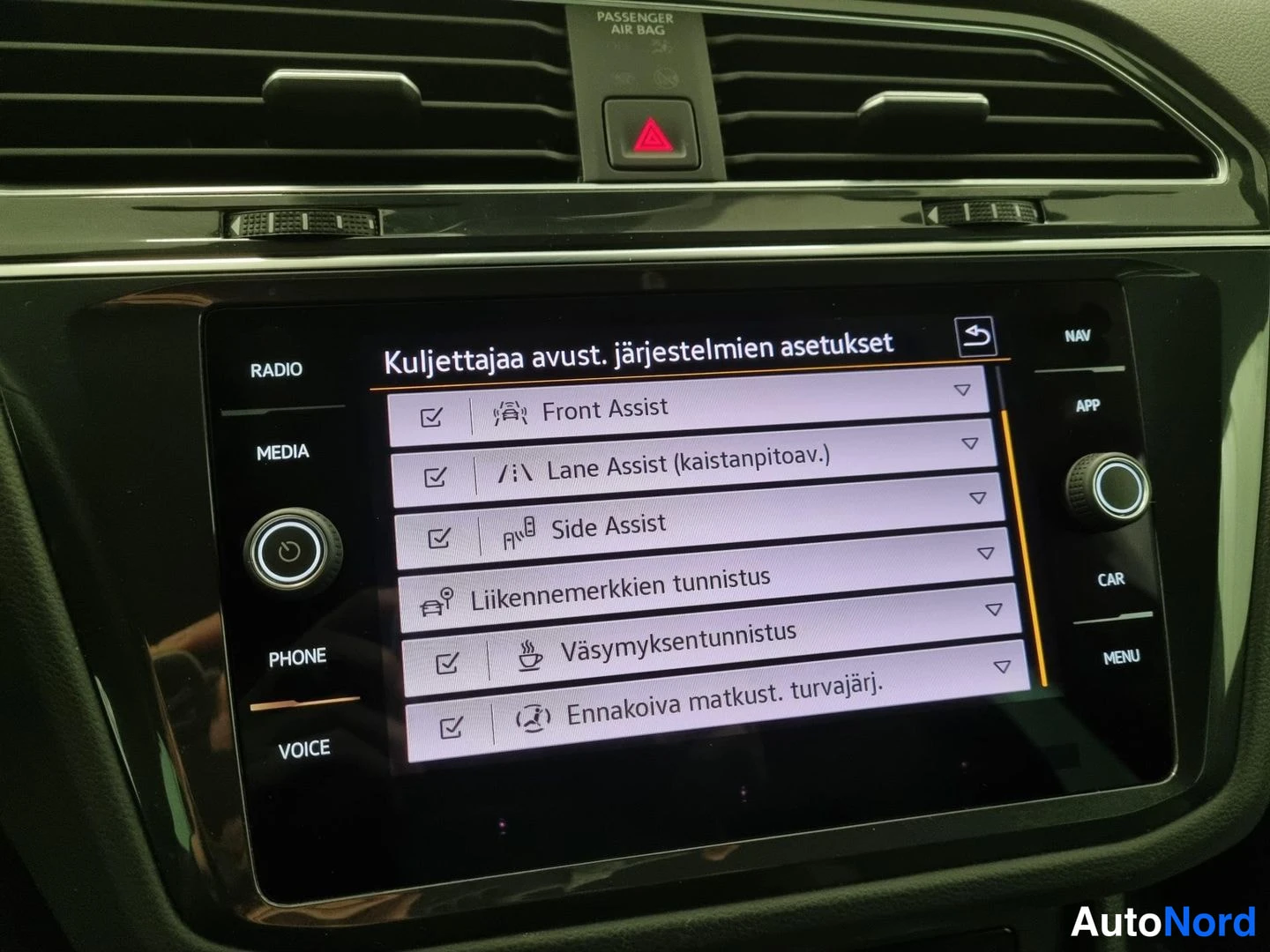 Musta Volkswagen Tiguan 2022, yksityiskohta, kuva 26