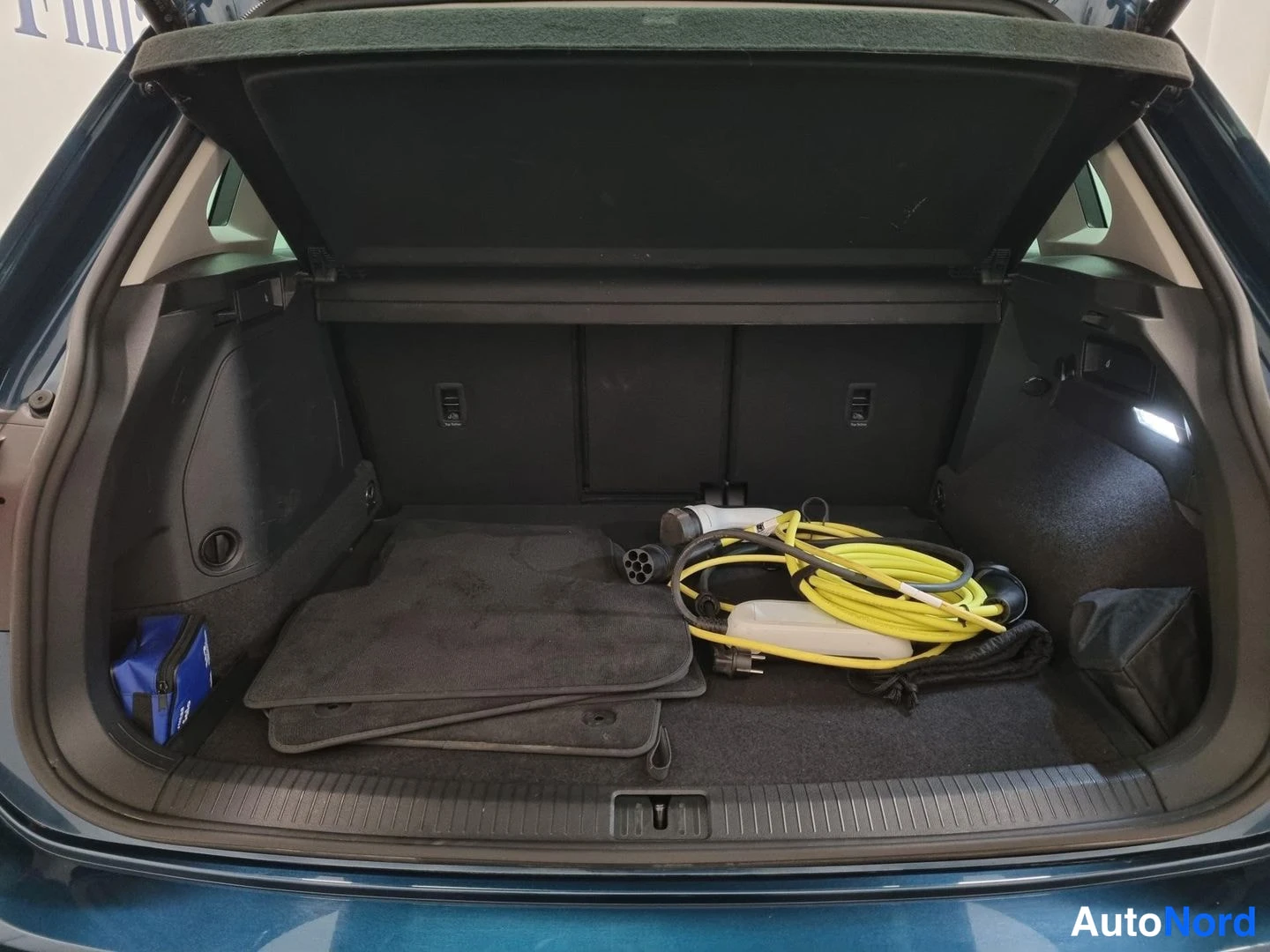 Sininen Volkswagen Tiguan 2023, tavaratila, kuva 15