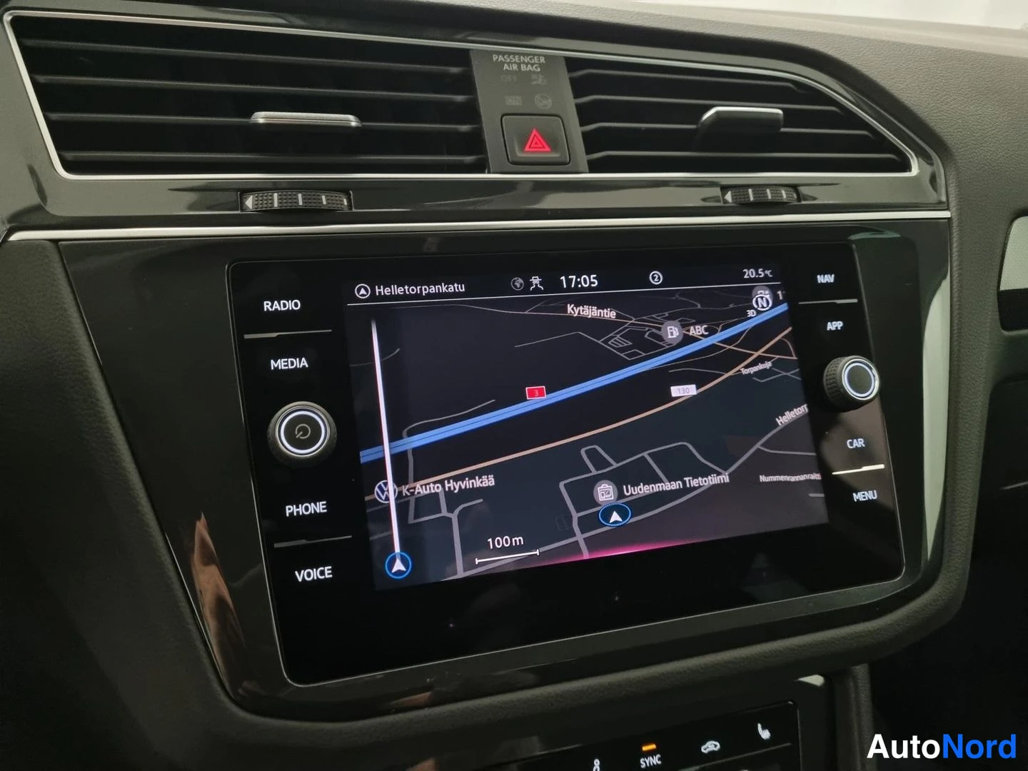 Sininen Volkswagen Tiguan 2023, yksityiskohta, kuva 18