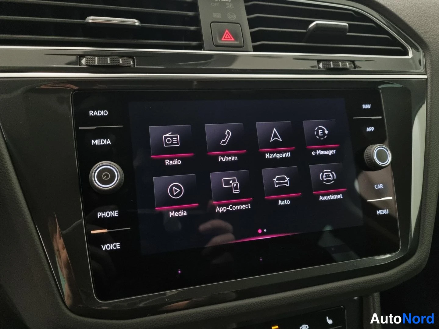 Sininen Volkswagen Tiguan 2023, yksityiskohta, kuva 19