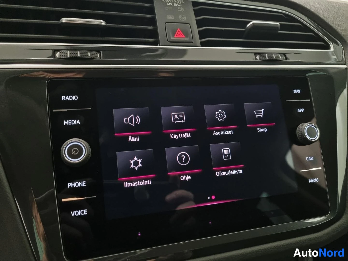 Sininen Volkswagen Tiguan 2023, yksityiskohta, kuva 20