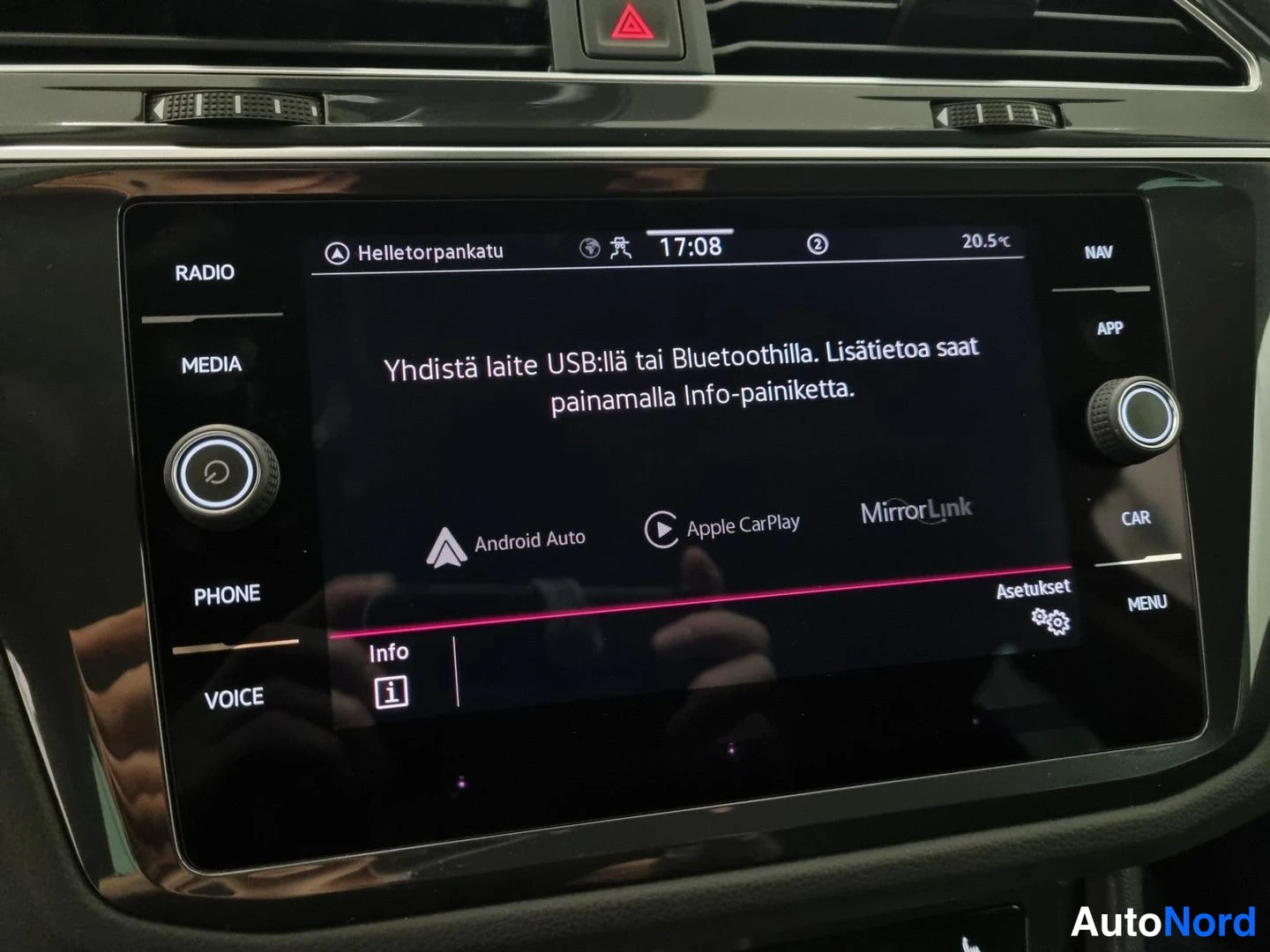 Sininen Volkswagen Tiguan 2023, yksityiskohta, kuva 23
