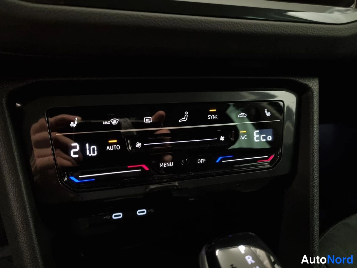 Sininen Volkswagen Tiguan 2023, yksityiskohta, kuva 27