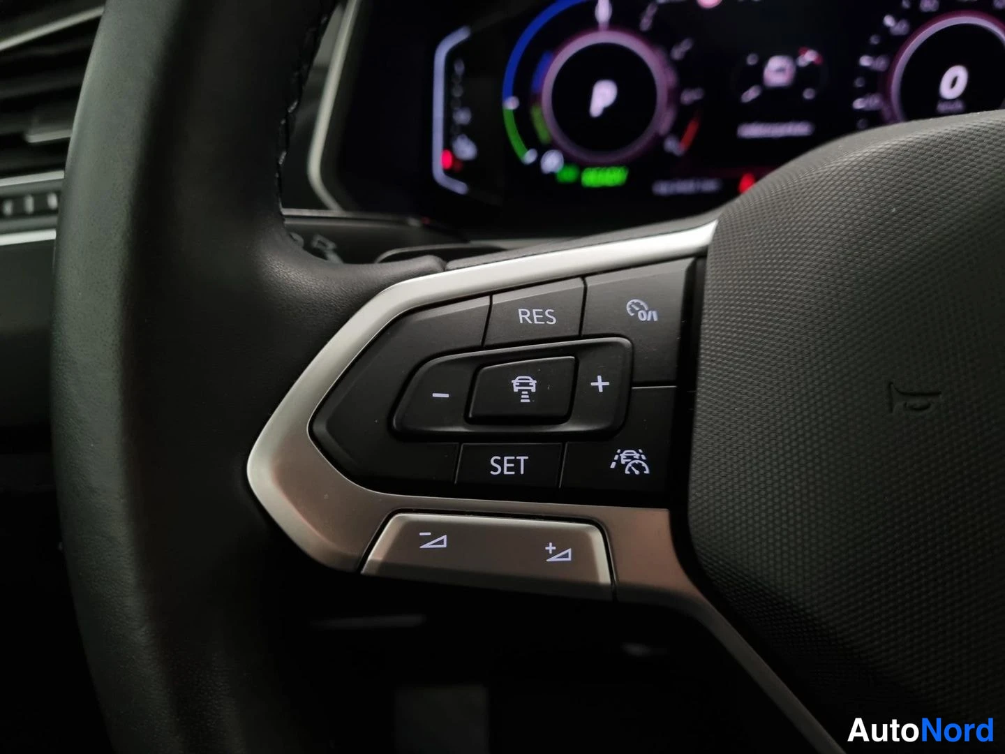 Sininen Volkswagen Tiguan 2023, yksityiskohta, kuva 32