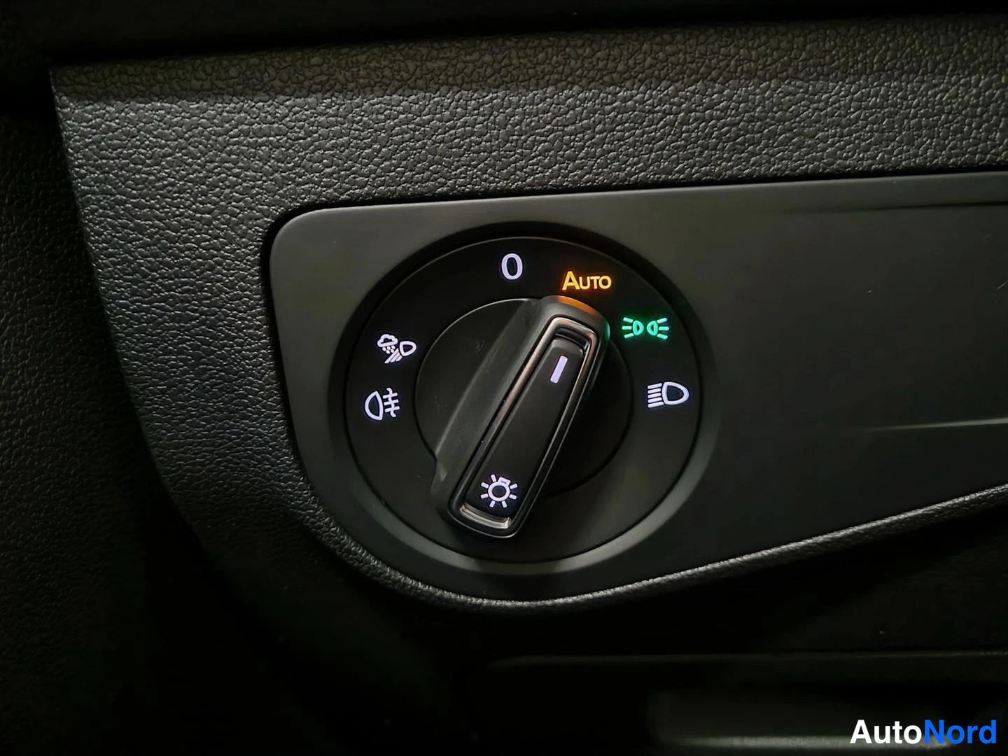Sininen Volkswagen Tiguan 2023, yksityiskohta, kuva 35